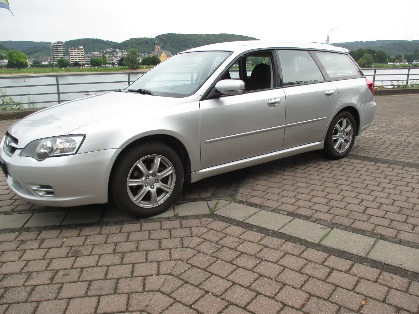 Subaru Legacy Kombi 2.0 4WD, orig. 33.000 KM,1.Hand, Allrad,Top! Silber - 1