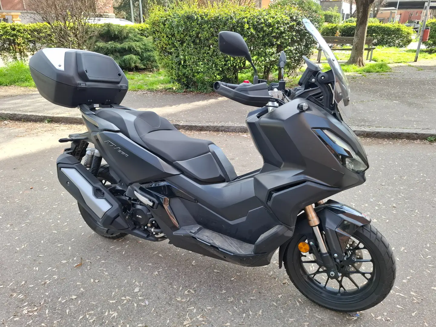 Honda ADV 350 2022-2024 Negro - 2