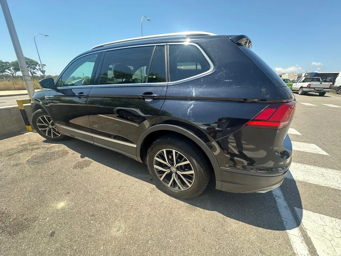 Volkswagen Tiguan Allspace Tiguan Allspace 2.0TDI Sport 4M DSG 140kW Sport Fekete - 1