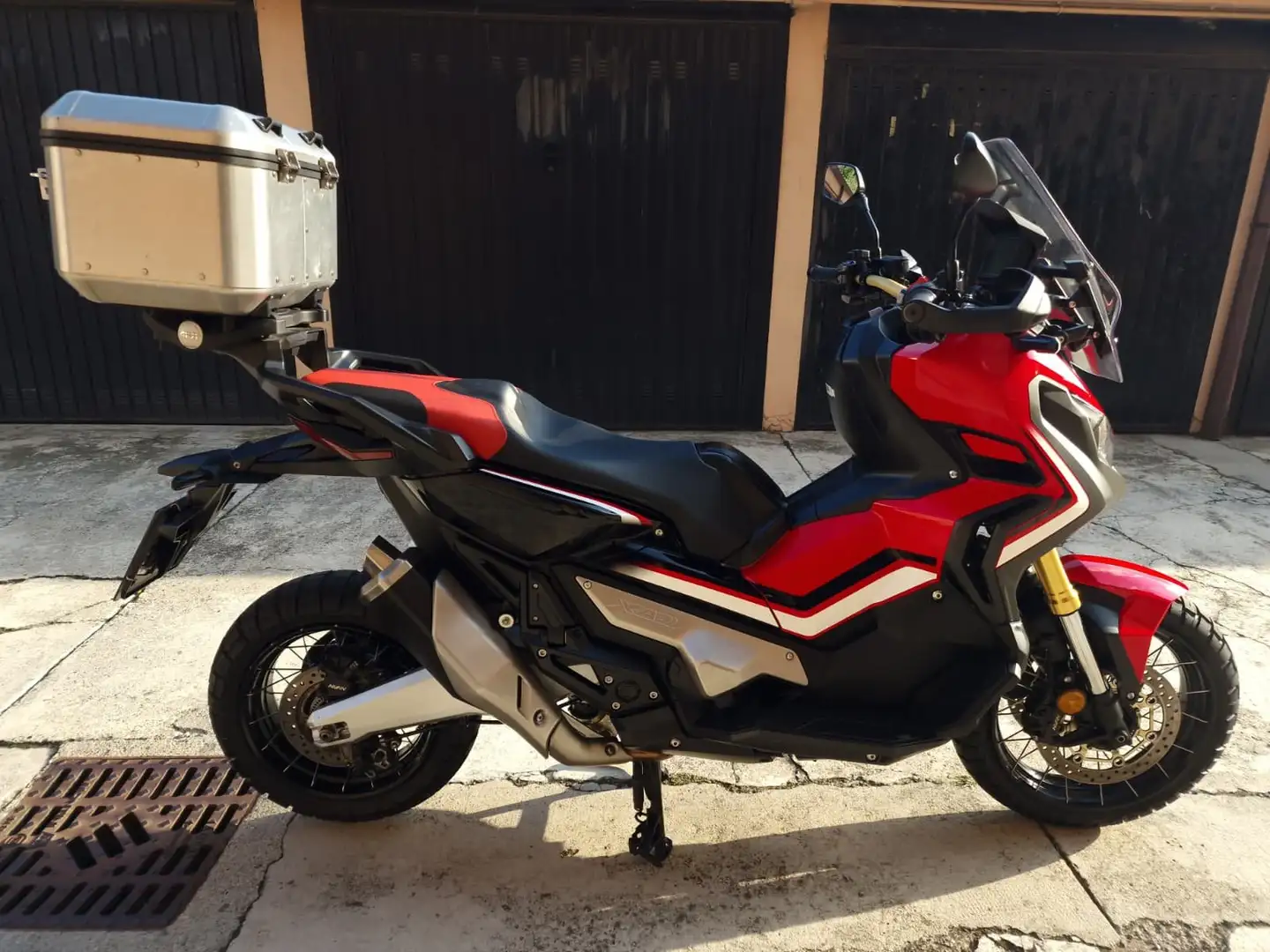 Honda X-ADV 750 Rosso - 1