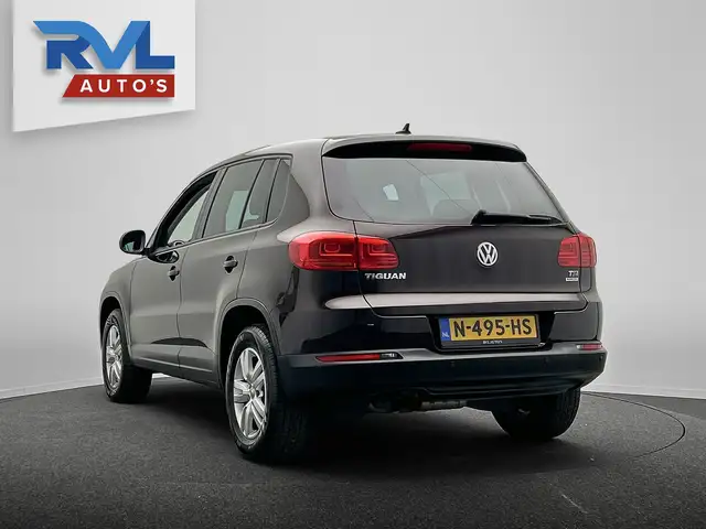 Volkswagen Tiguan view 3