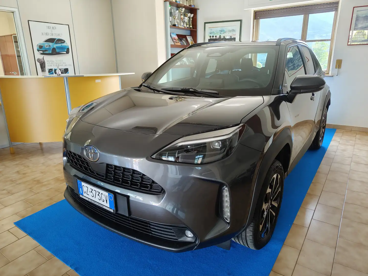 Toyota Yaris Cross Yaris Cross 1.5h Trend fwd 115cv e-cvt Gris - 1