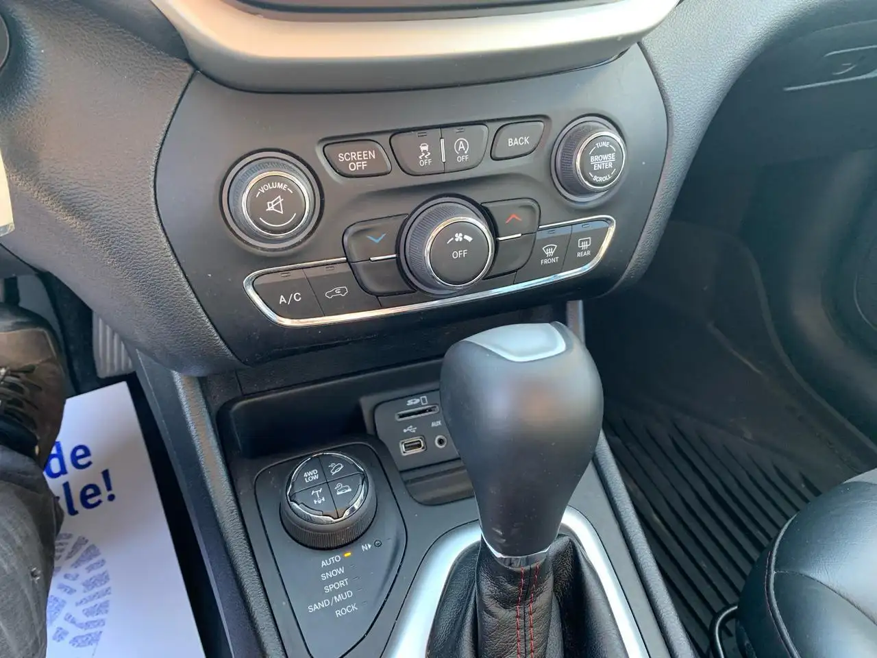 Jeep Cherokee снимка Jeep Cherokee