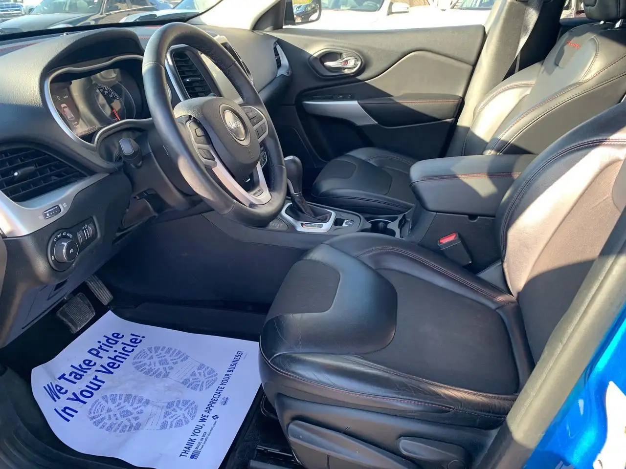 Jeep Cherokee снимка Jeep Cherokee