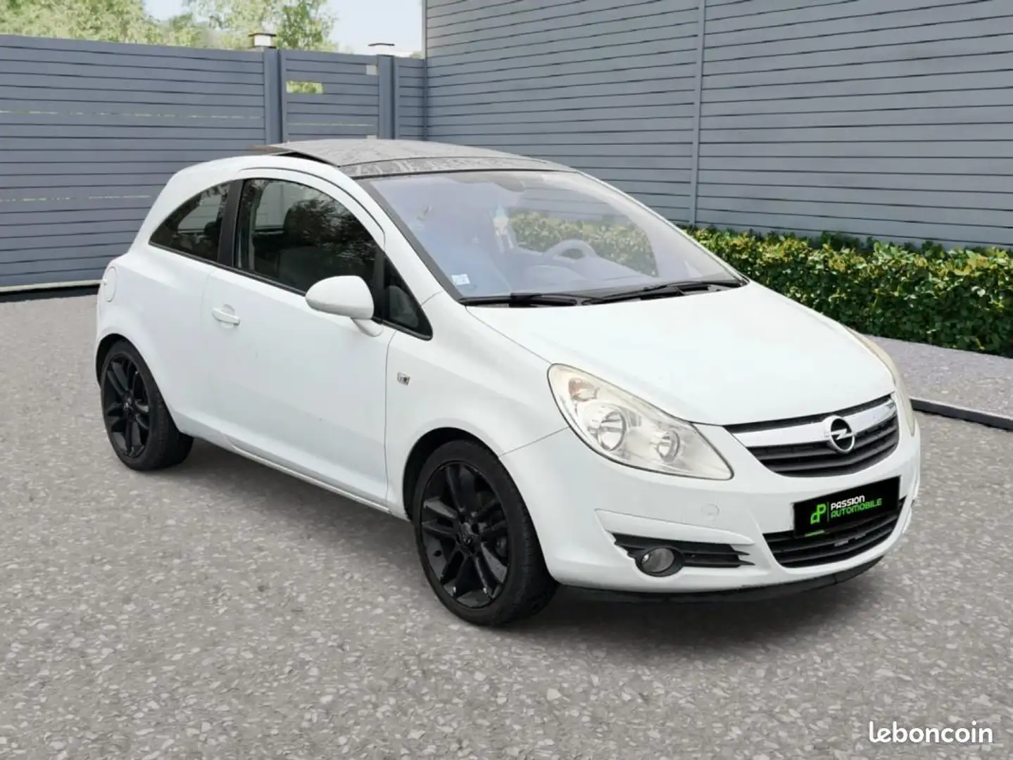 Opel Corsa D 1,4L TOIT OUVRANT PANO Blanc - 1
