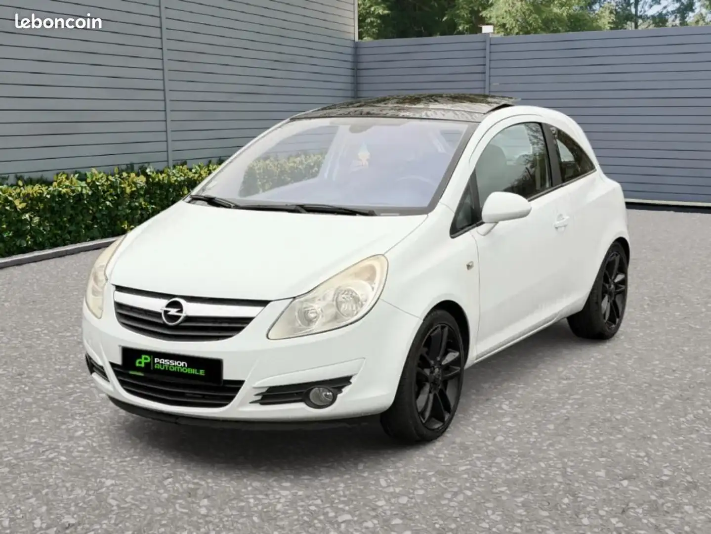 Opel Corsa D 1,4L TOIT OUVRANT PANO Blanc - 2