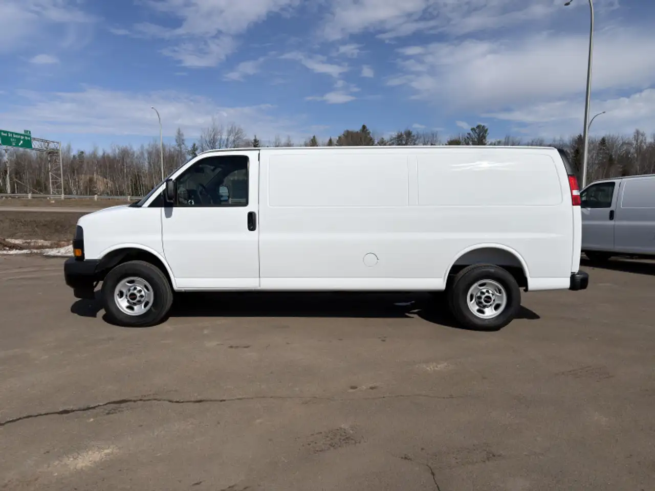 GMC Savana снимка GMC Savana