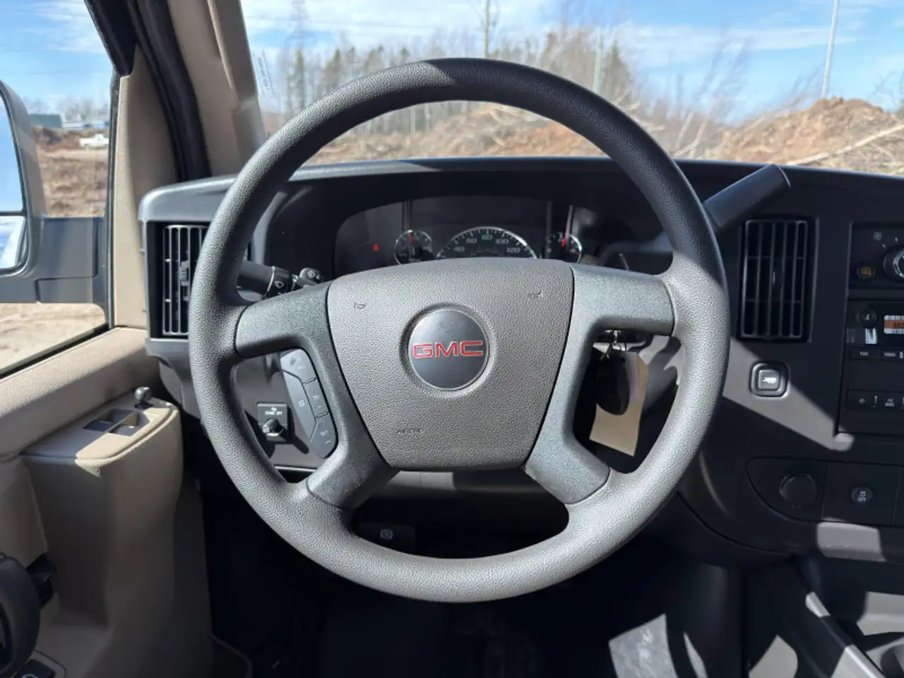 GMC Savana снимка GMC Savana
