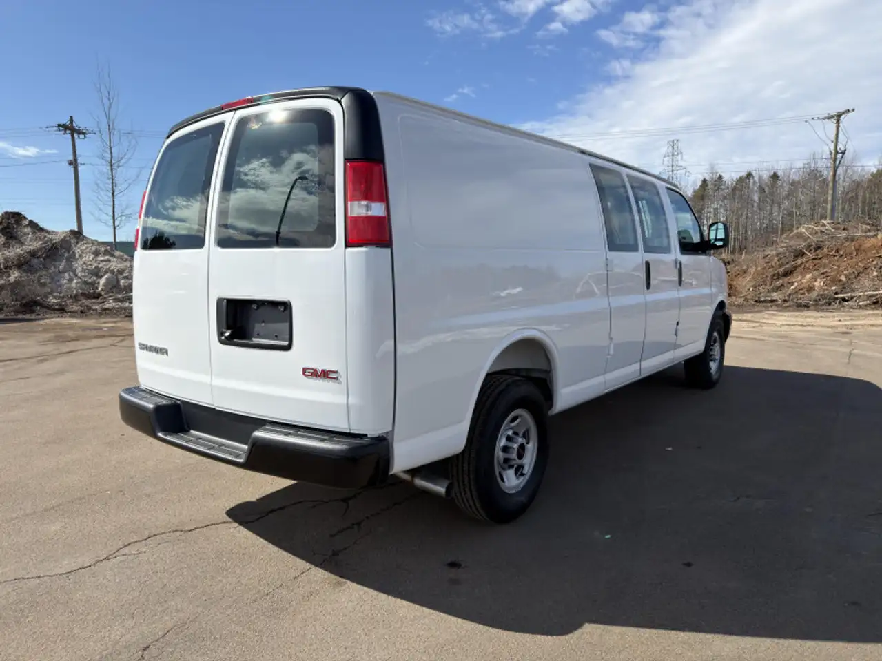 GMC Savana снимка GMC Savana