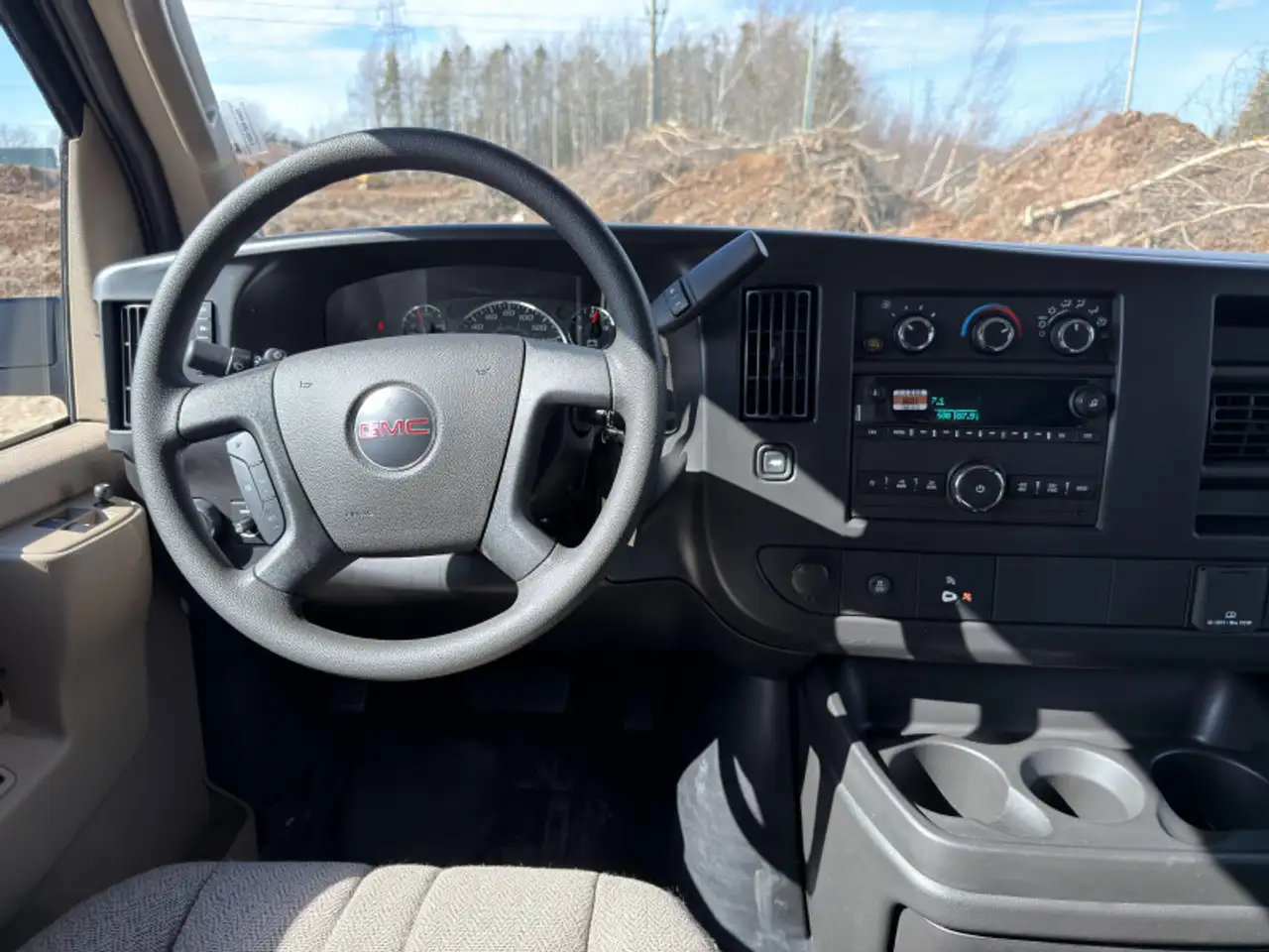 GMC Savana снимка GMC Savana