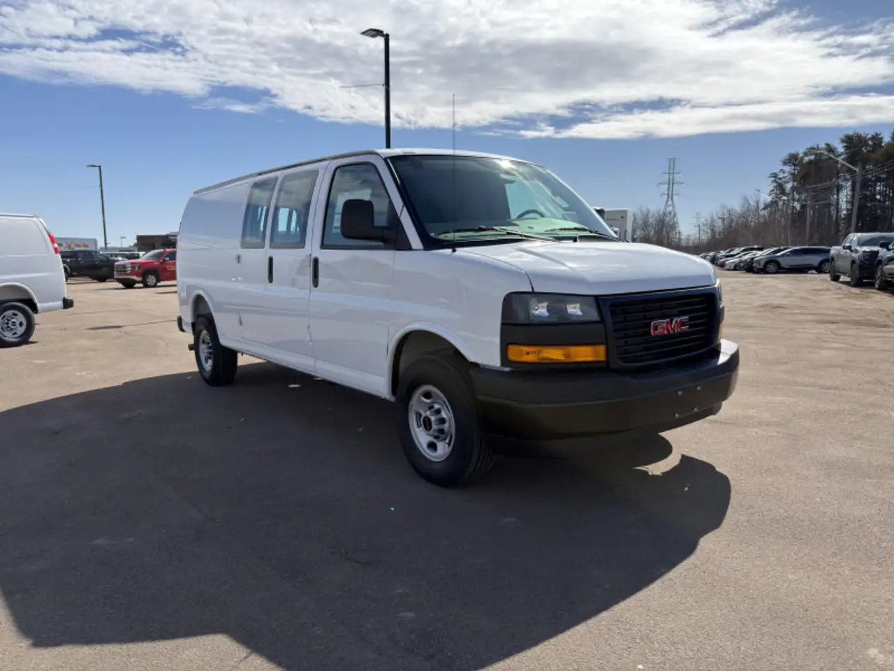 GMC Savana снимка GMC Savana