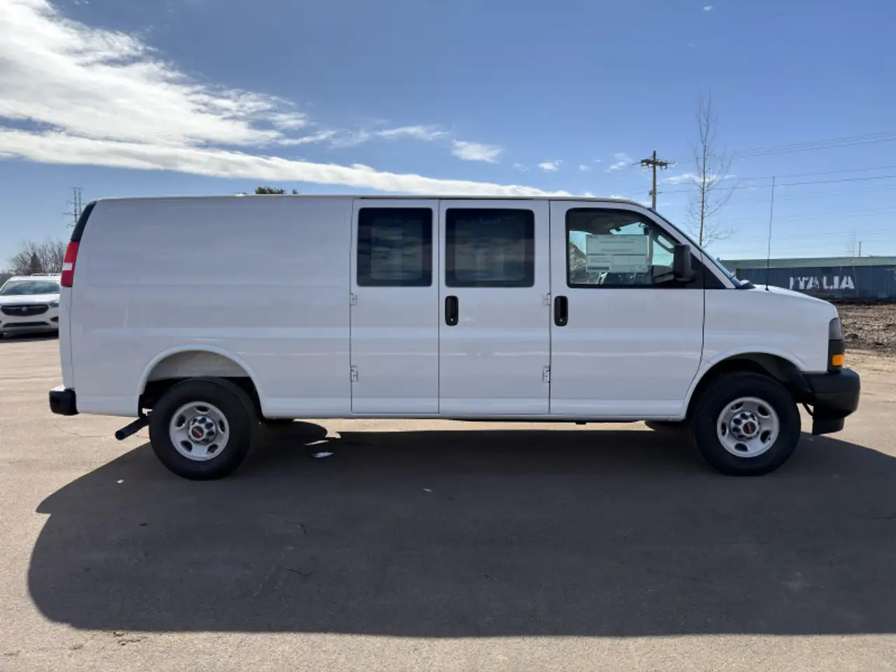 GMC Savana снимка GMC Savana