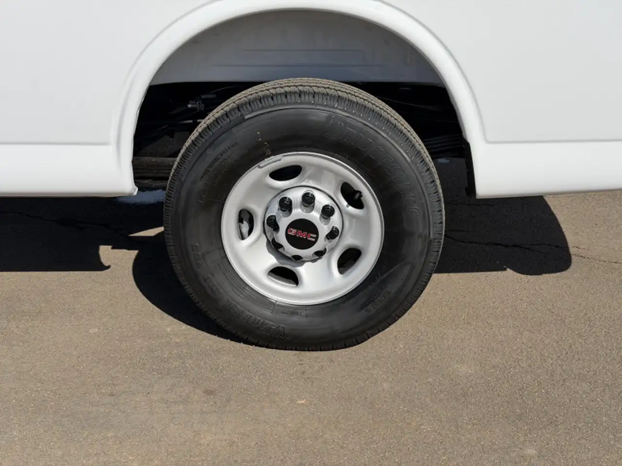 GMC Savana снимка GMC Savana