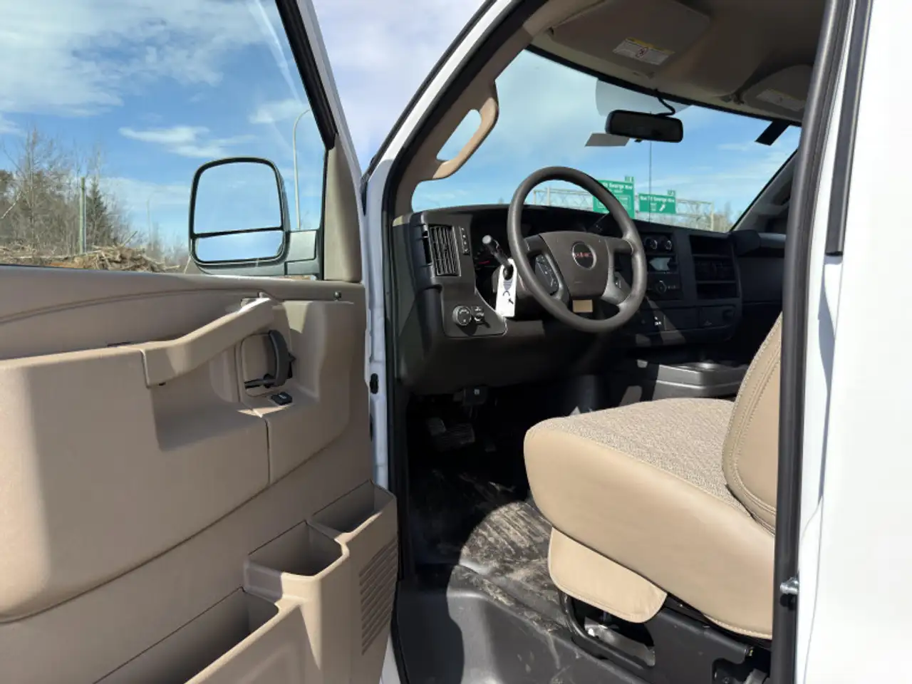GMC Savana снимка GMC Savana