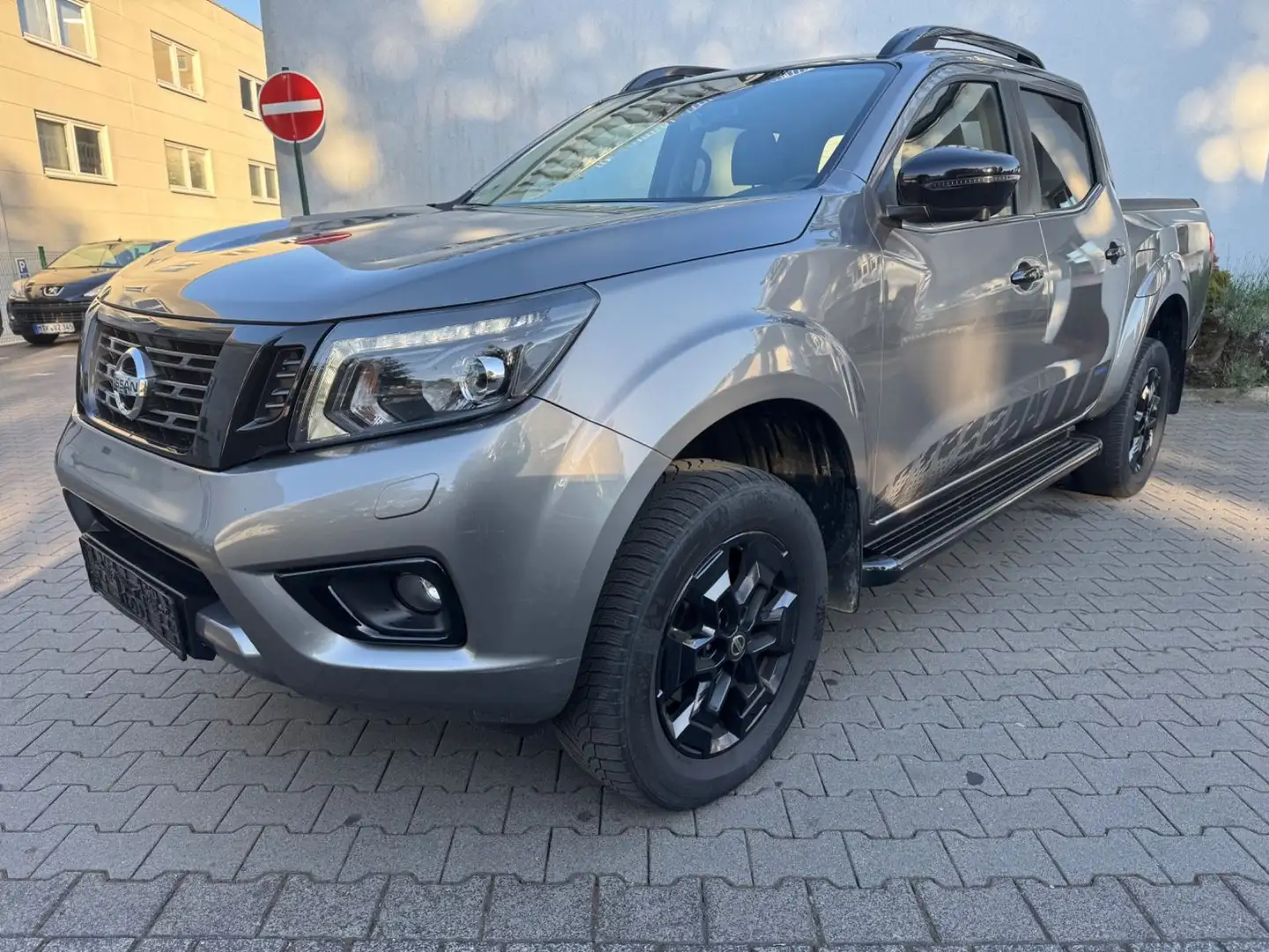 Nissan Navara NP300 N-Guard Double Cab 4x4 Gris - 1