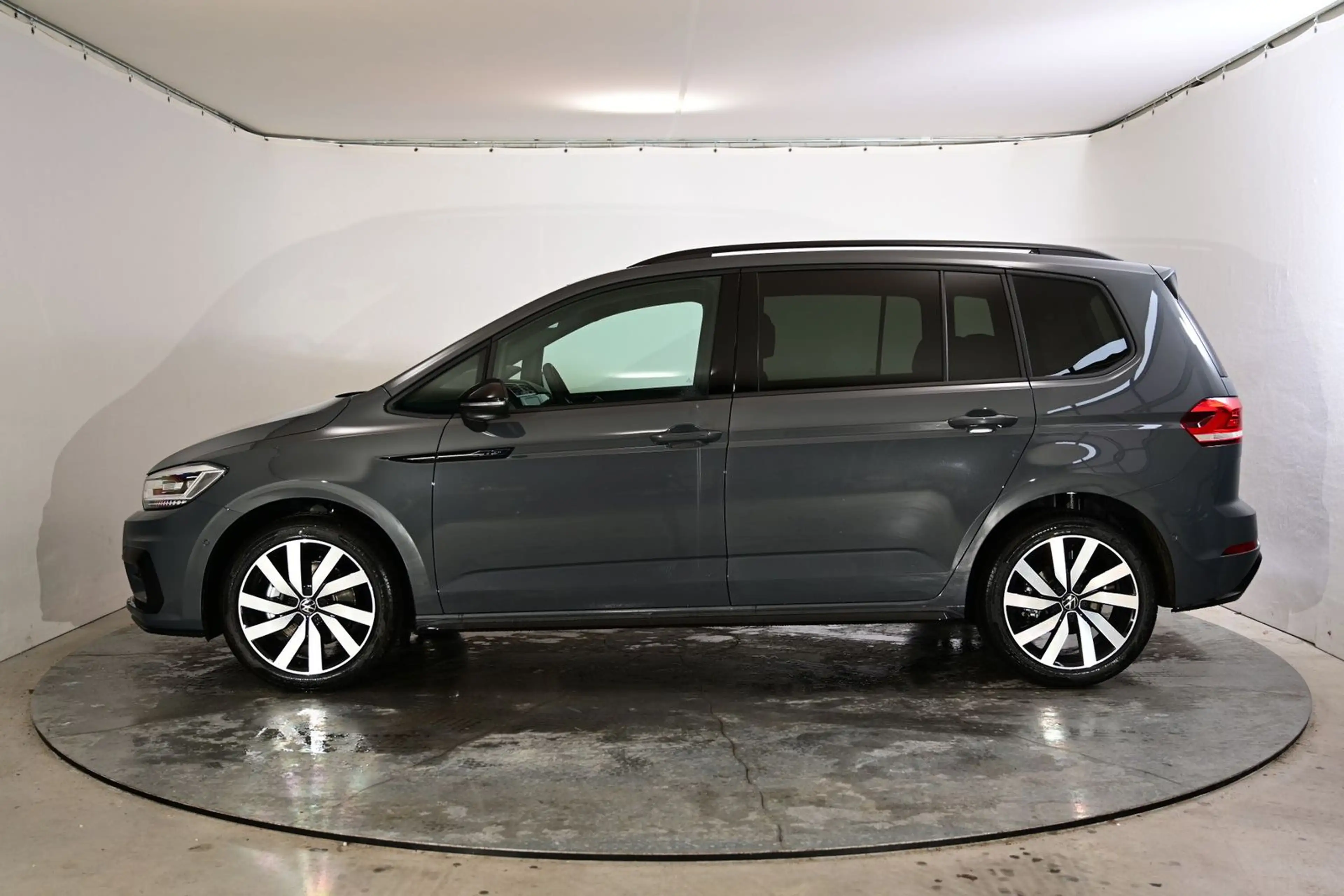 Volkswagen Touran Highline R-Line ACC|AHK|RFK|PANO|7-Sit... — photo 2