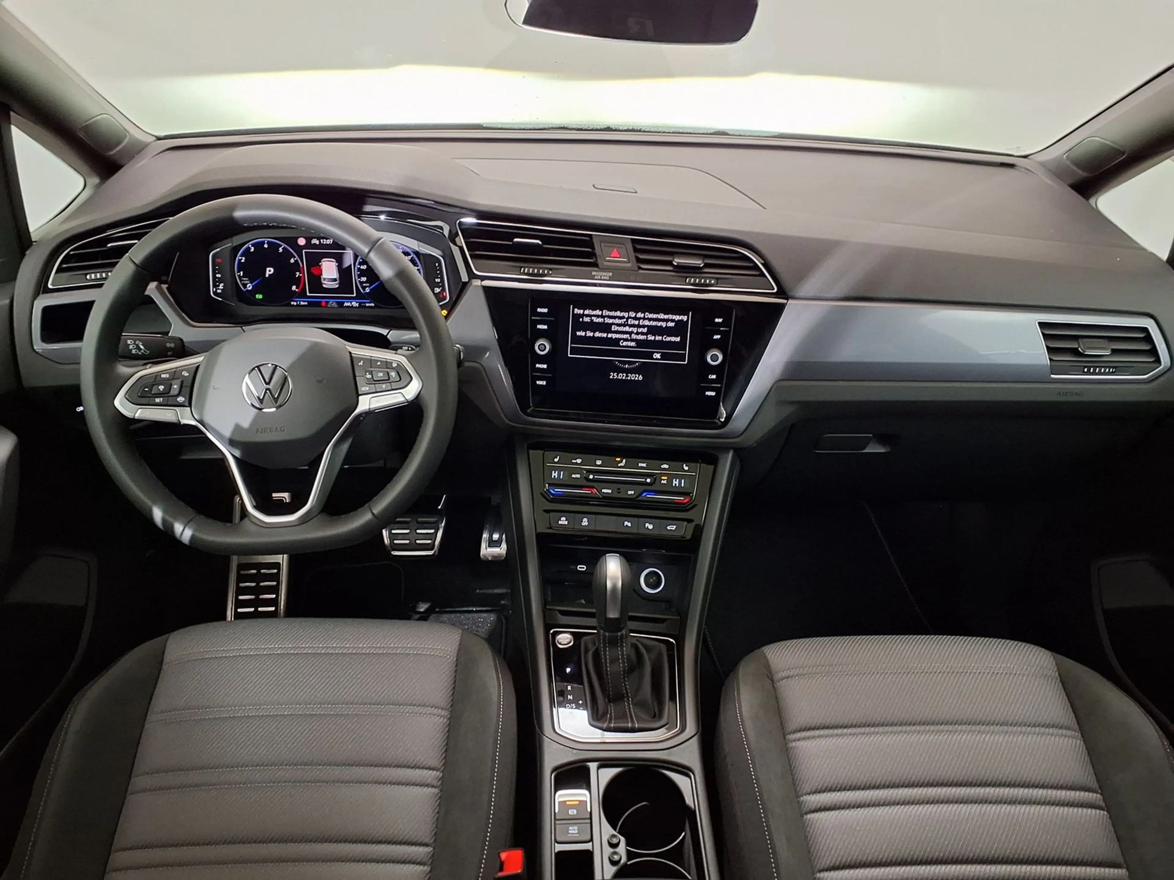 Volkswagen Touran Highline R-Line ACC|AHK|RFK|PANO|7-Sit... — photo 11