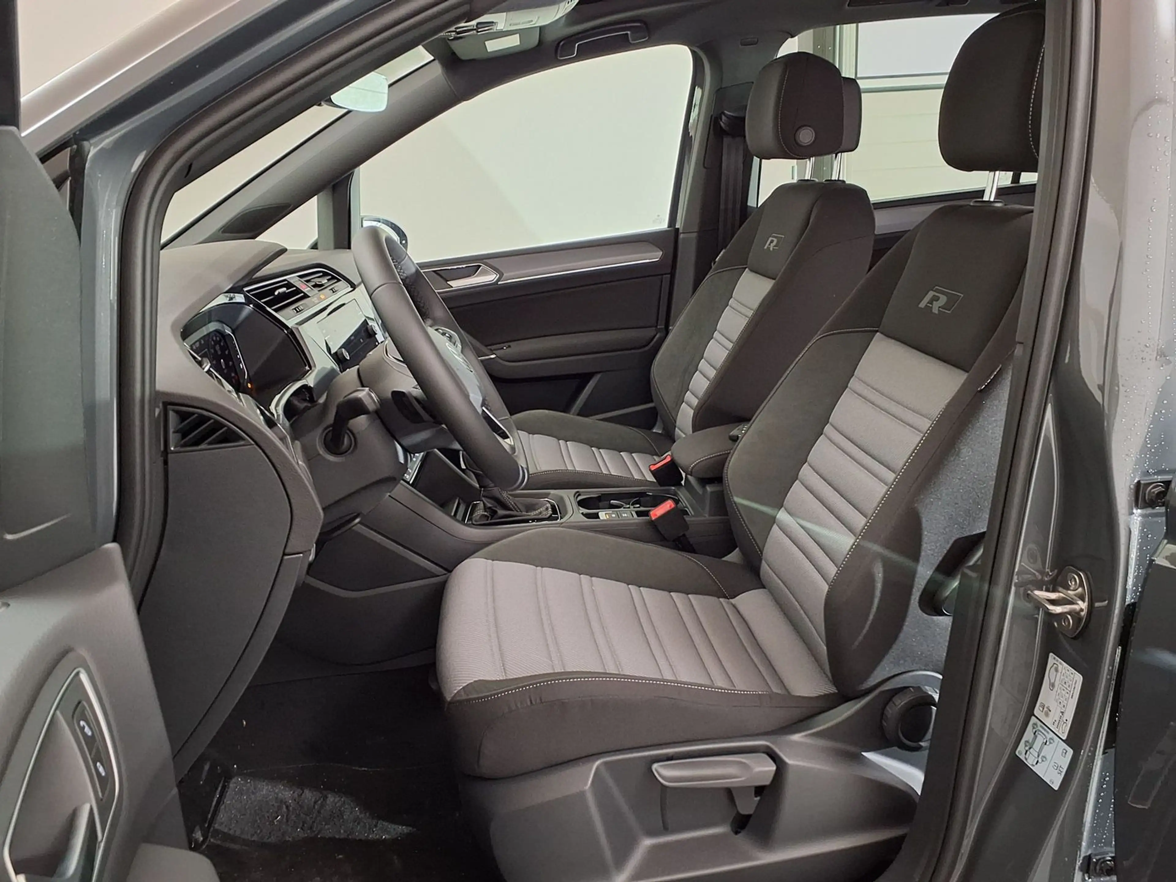 Volkswagen Touran Highline R-Line ACC|AHK|RFK|PANO|7-Sit... — photo 9