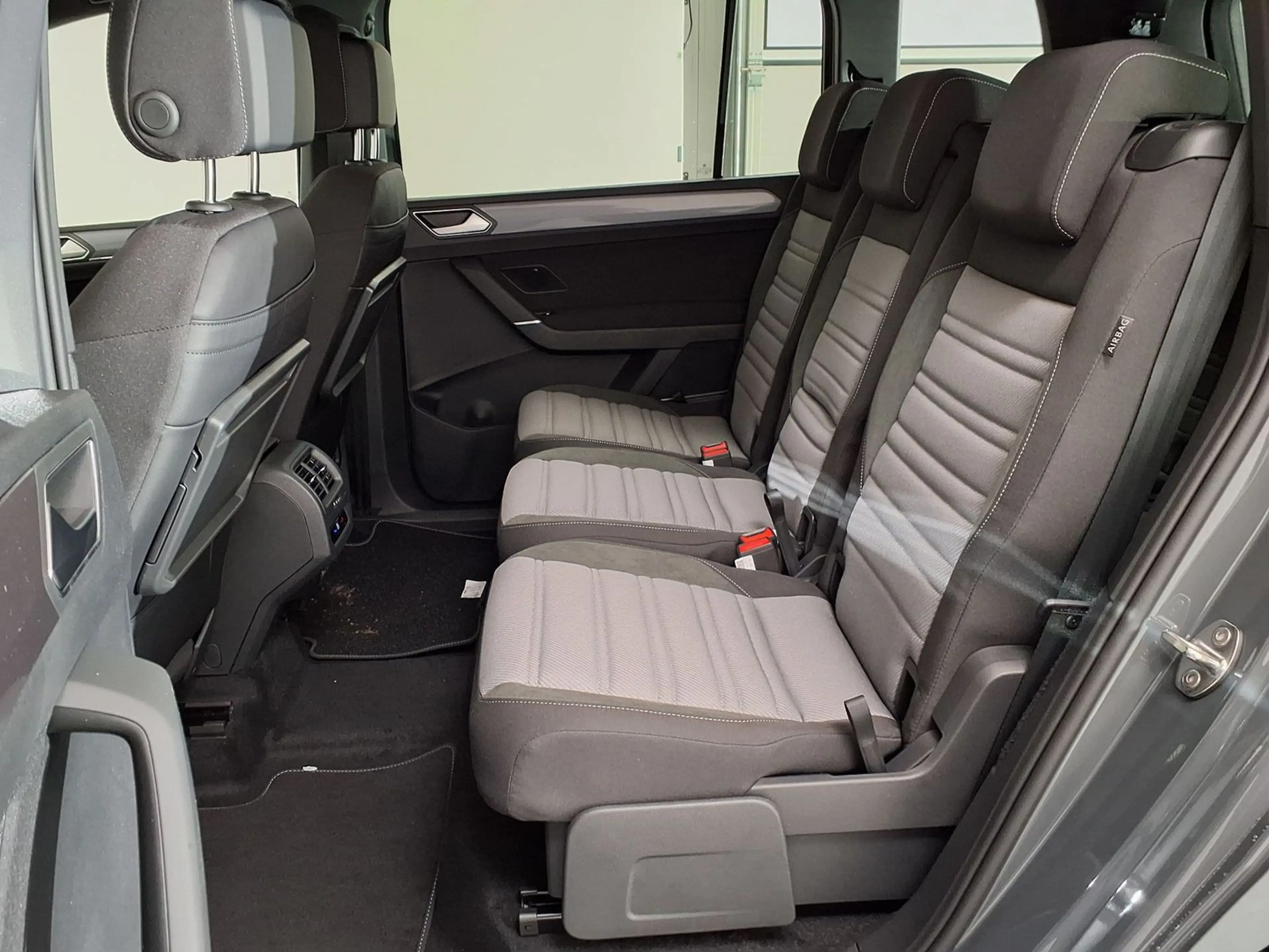 Volkswagen Touran Highline R-Line ACC|AHK|RFK|PANO|7-Sit... — photo 10