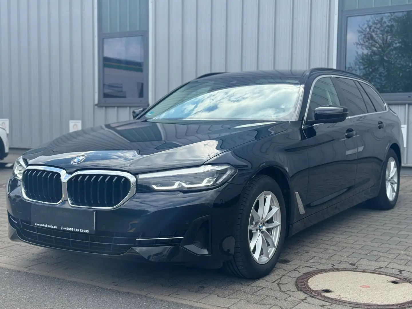 BMW 520 d Touring Live Cockpit LED Assist Kam Facelif Schwarz - 2