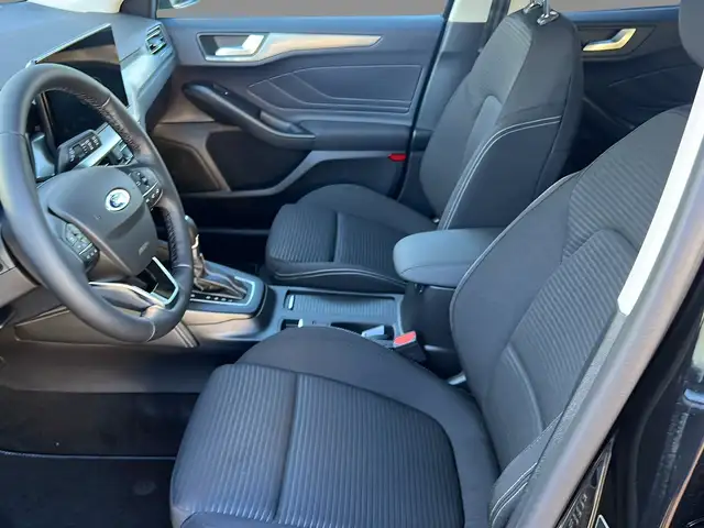 Ford Focus view 9