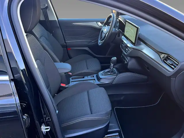 Ford Focus view 12