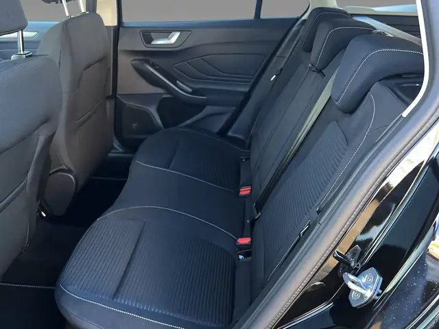 Ford Focus view 10