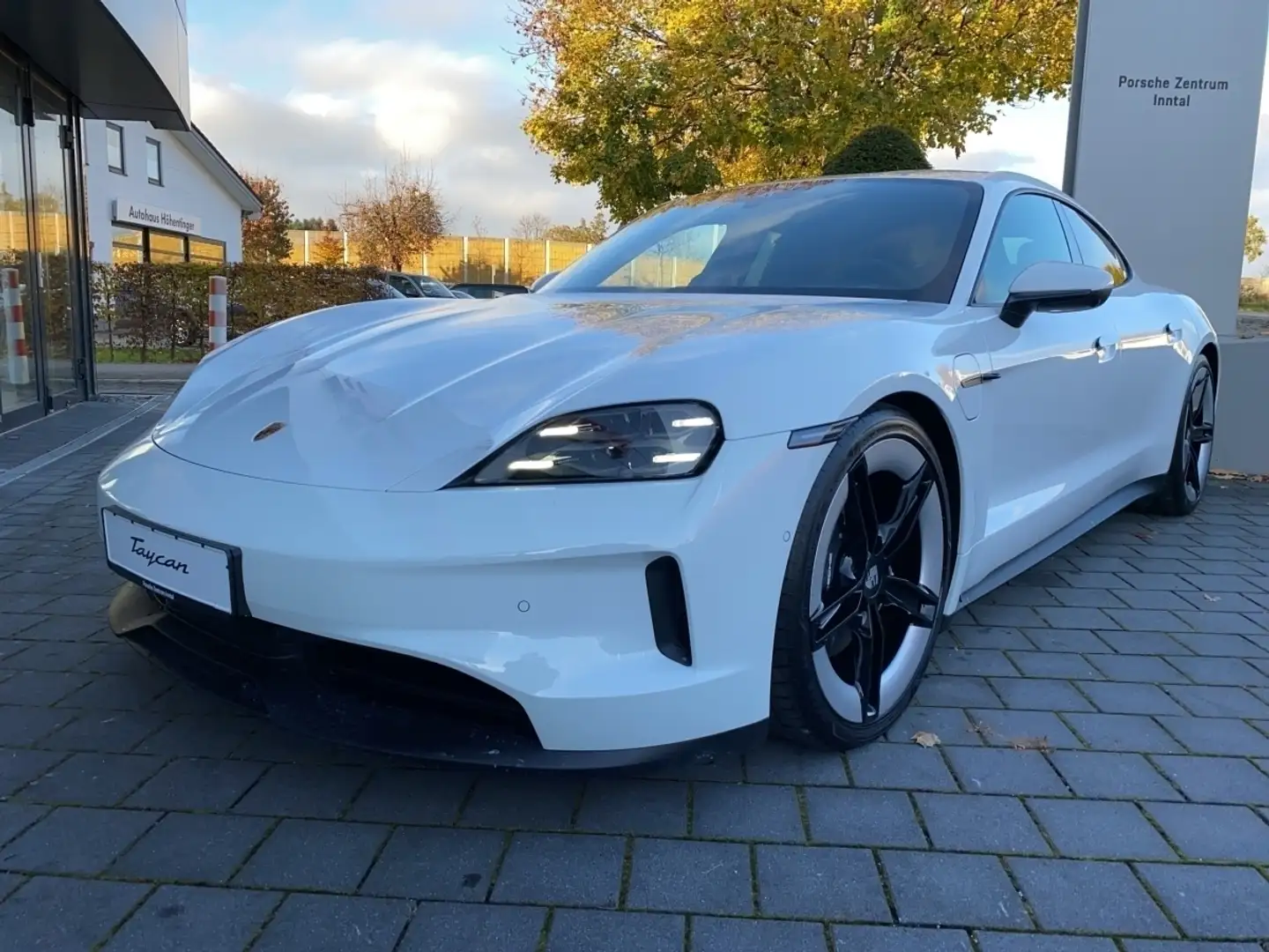 Porsche Taycan |Performancebatt.+ |HD-Matrix Weiß - 2