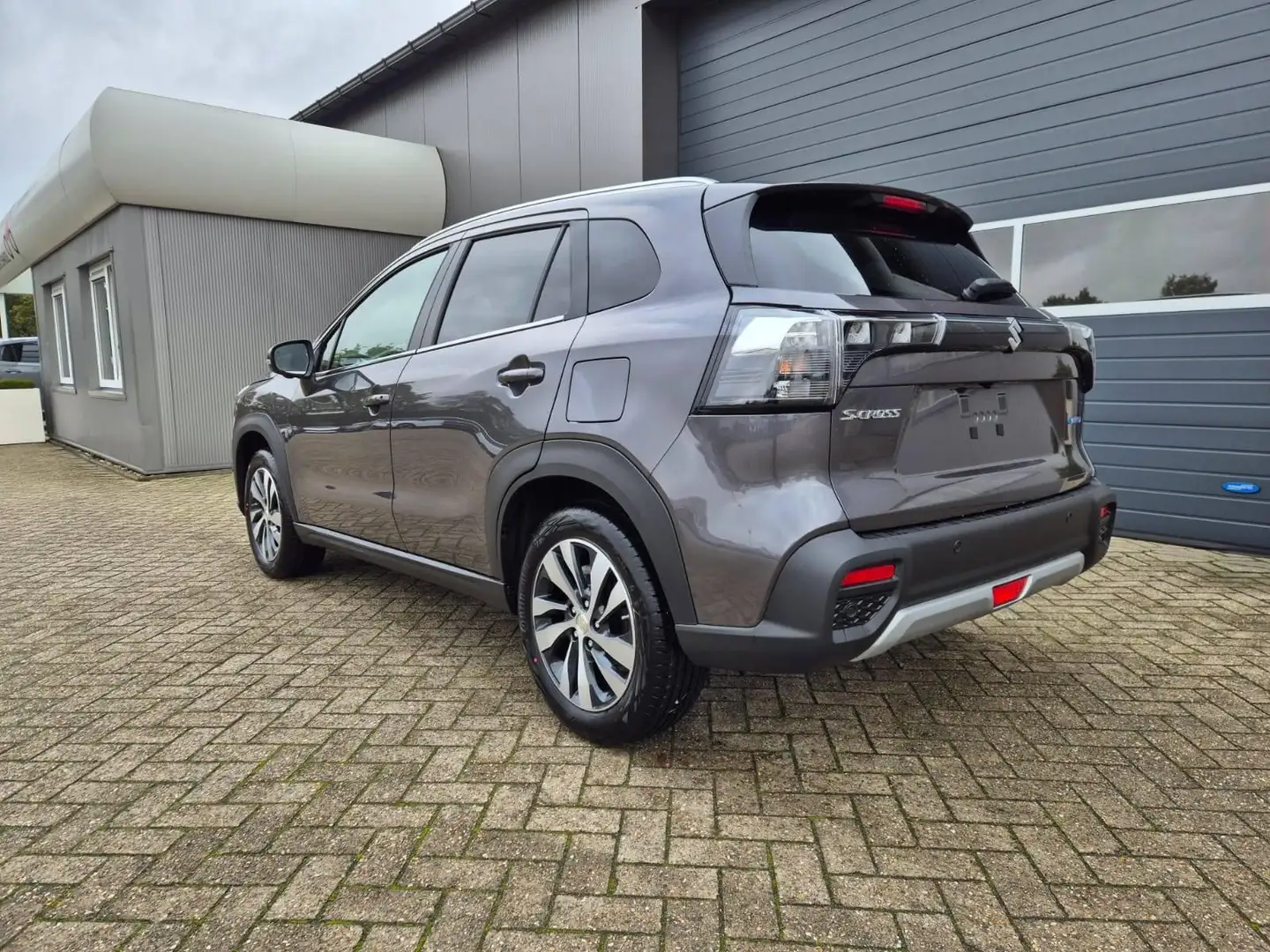 Suzuki S-Cross Comfort+ 129PS MHEV 1.4 Boosterjet Teilleder Na... Grau - 2