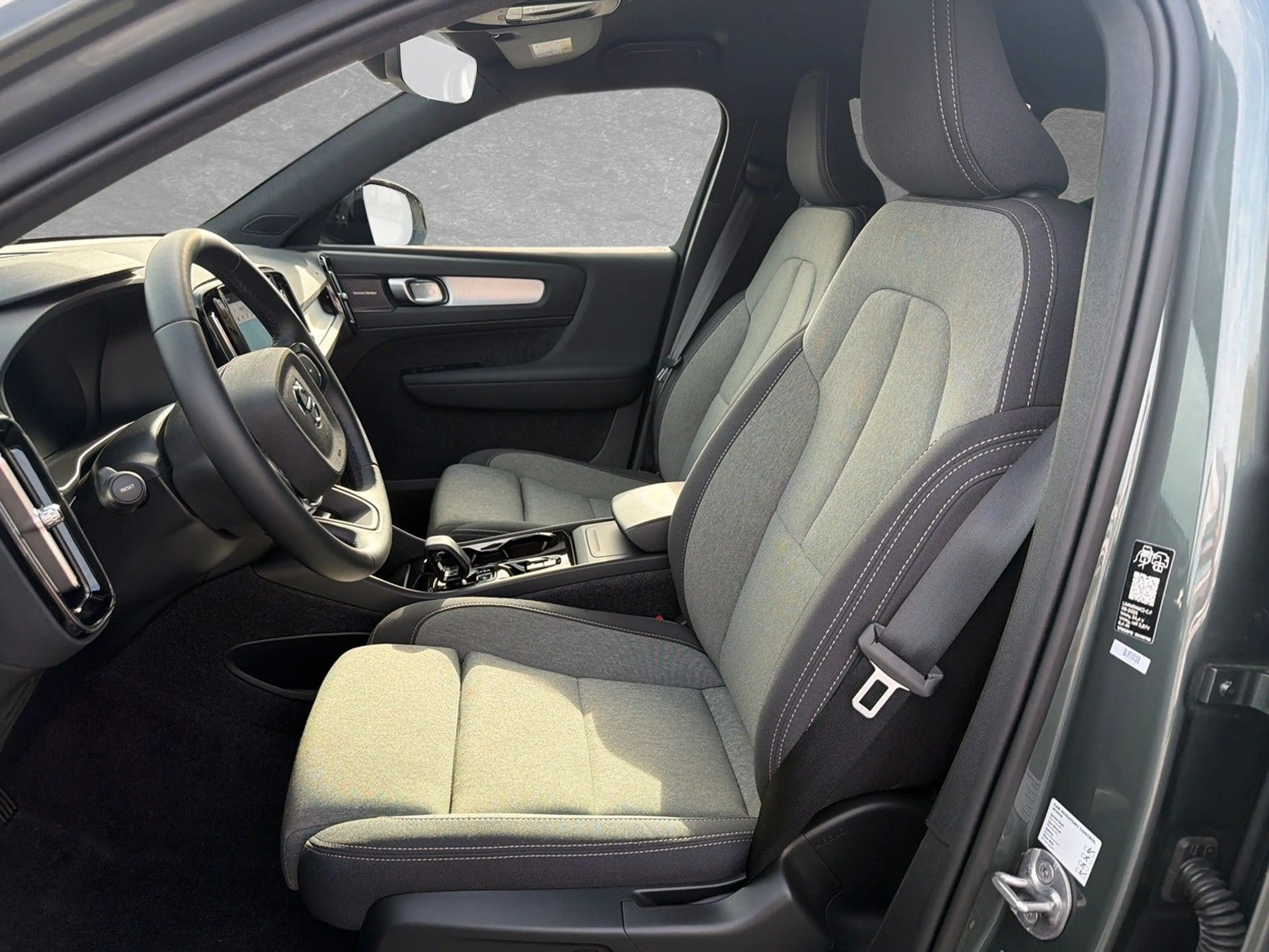 Volvo XC40 B3 Automatik Plus Dark ACC BLIS LED — photo 3