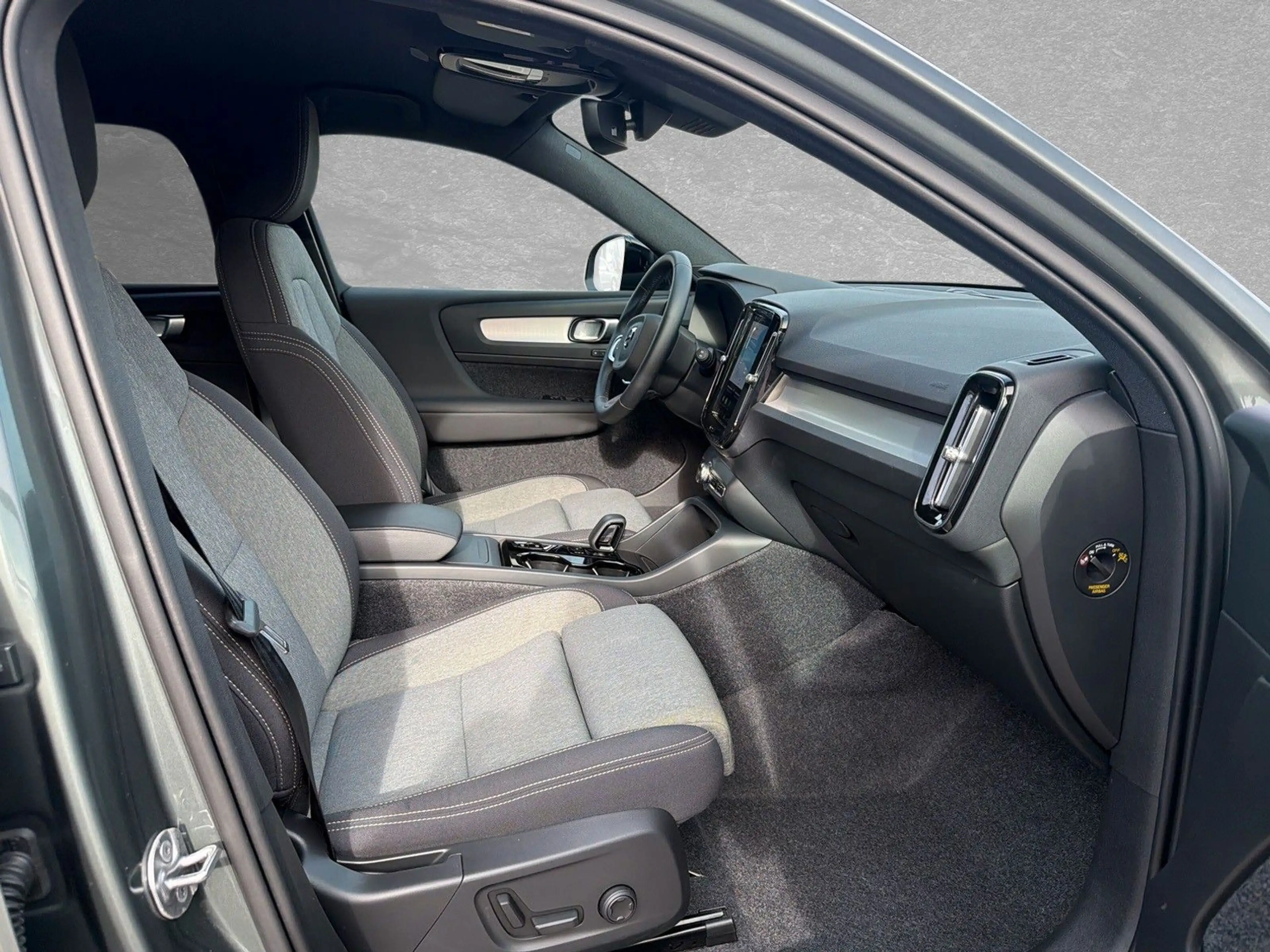 Volvo XC40 B3 Automatik Plus Dark ACC BLIS LED — photo 4