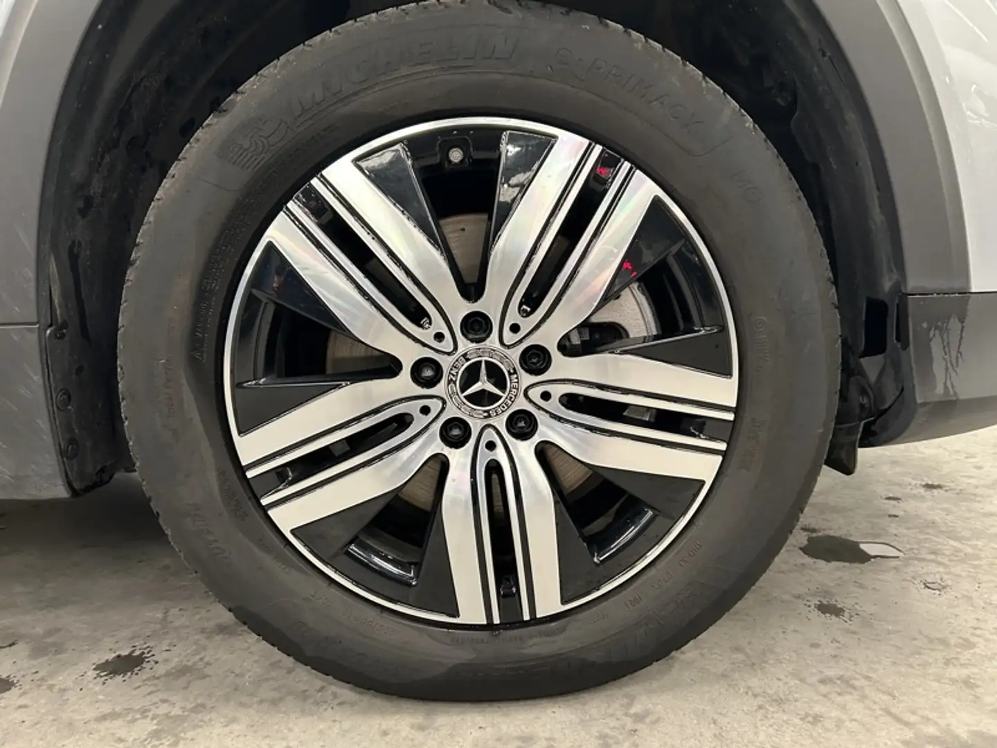 Mercedes-Benz EQB 250 + Luxury Line Facelift 7 PLACES Argent - 2