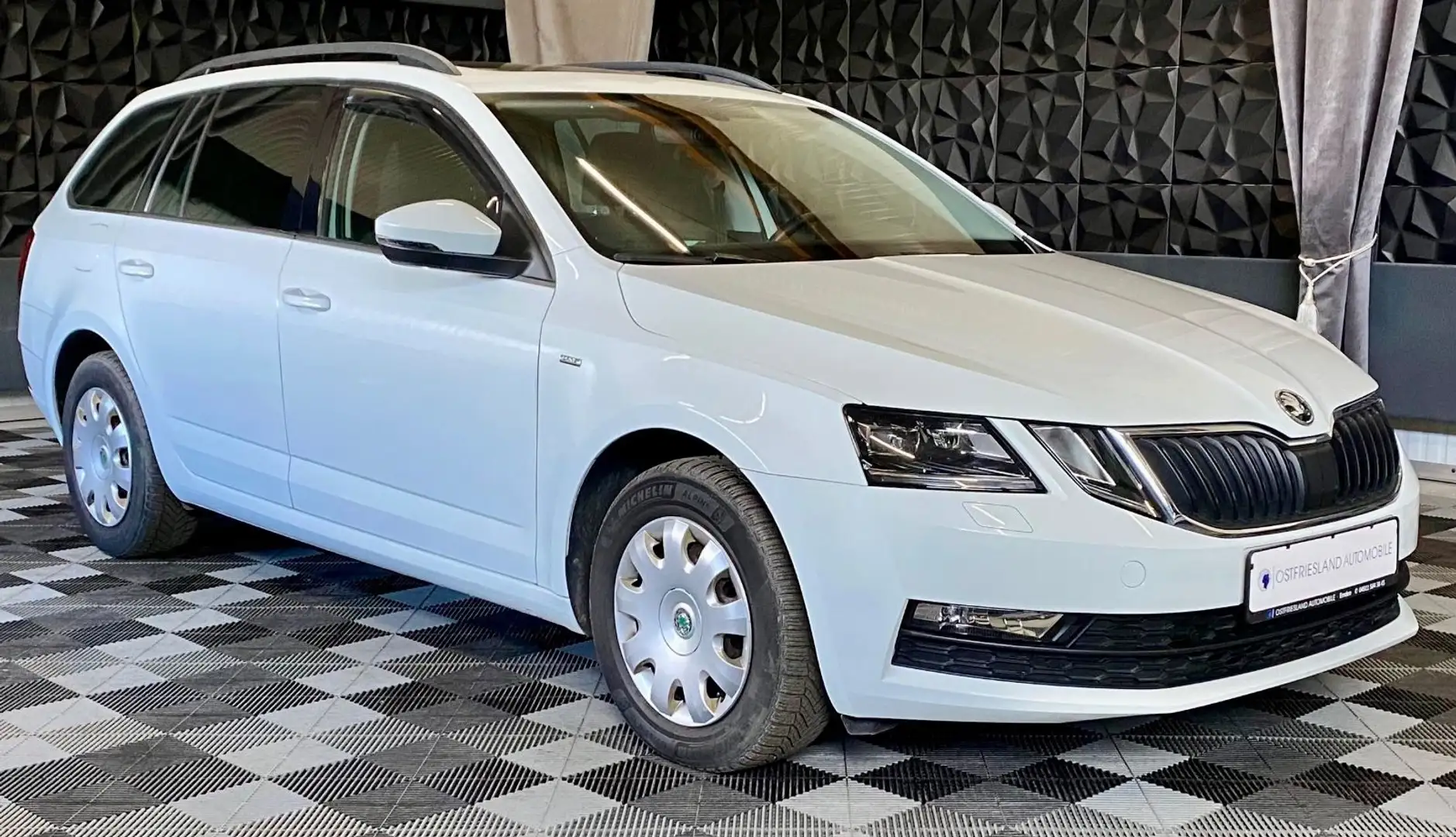 Skoda Octavia Combi Drive,Schiebedach,Navi,ACC Weiß - 1
