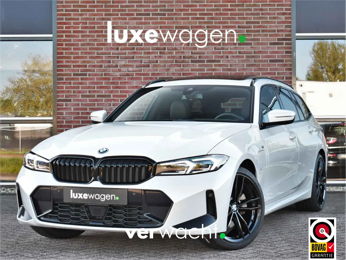 BMW 330 3-serie Touring 330e M-Sport Pano ACC El-zetel HUD Wit - 1