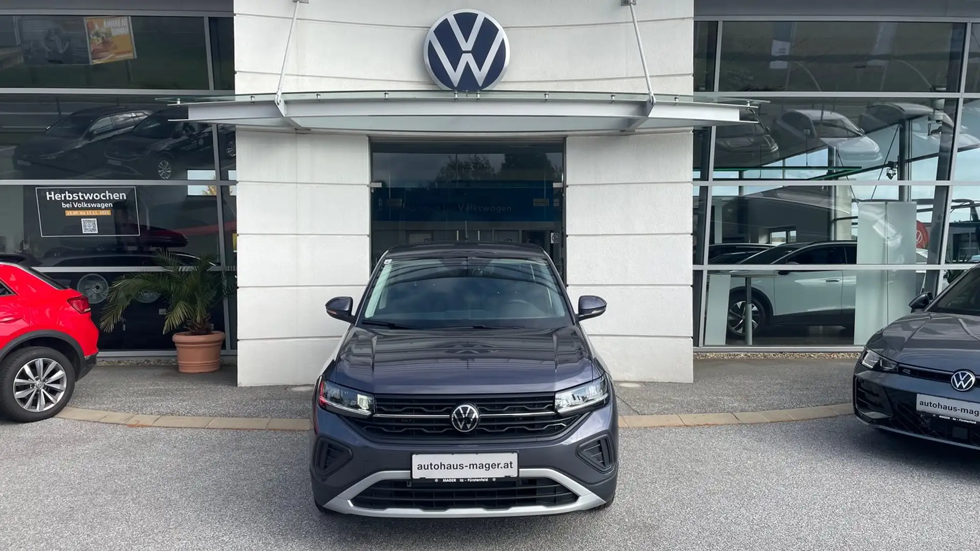 Volkswagen T-Cross 4Me TSI Grijs - 2