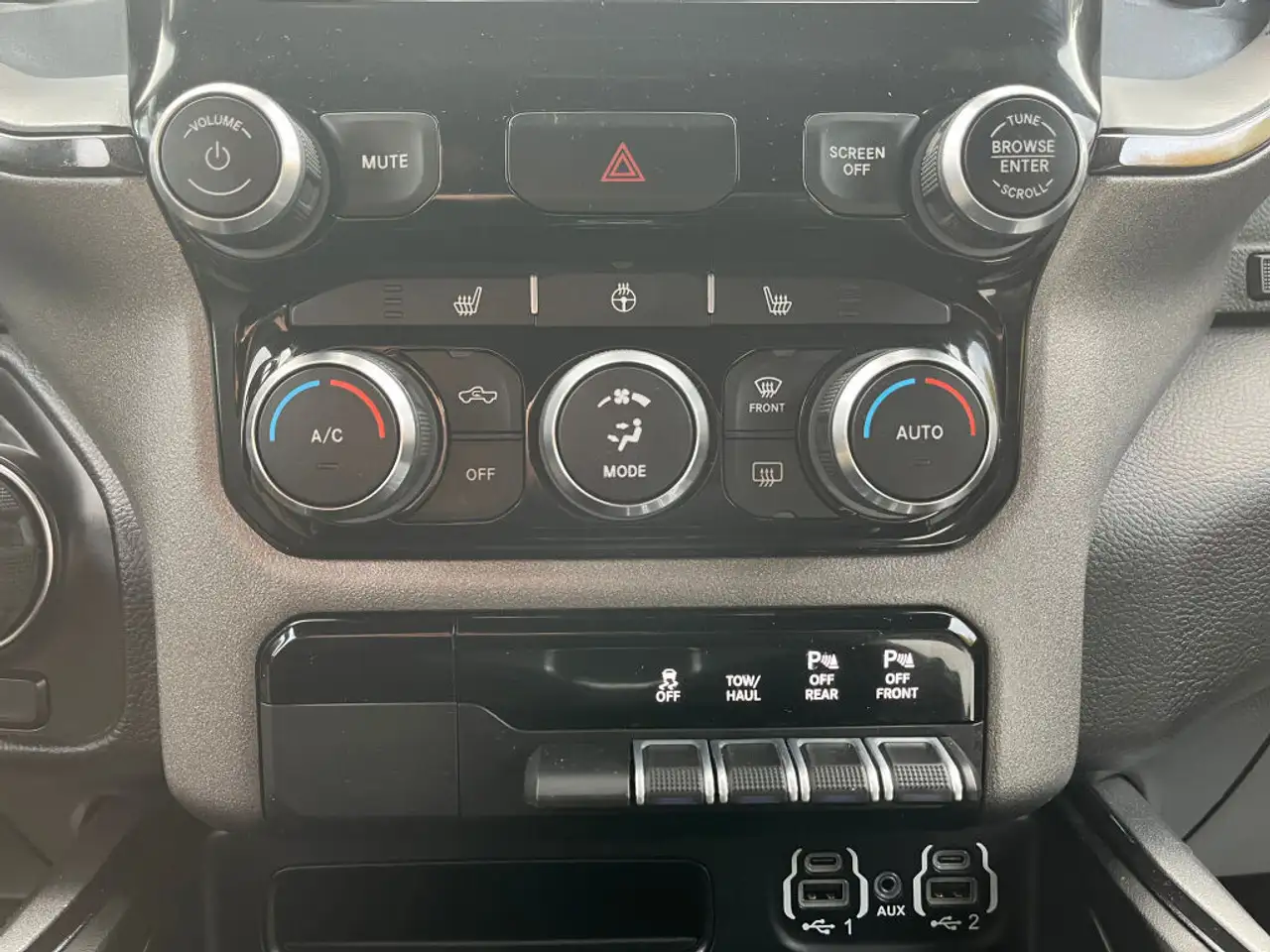 RAM 1500 снимка RAM 1500