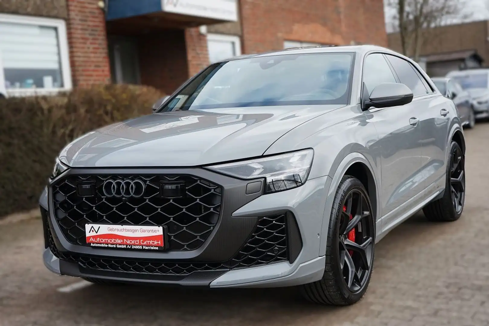 Audi RS Q8 Performance 4.0 TFSI Quattro Carbon 305 KMh Grau - 1