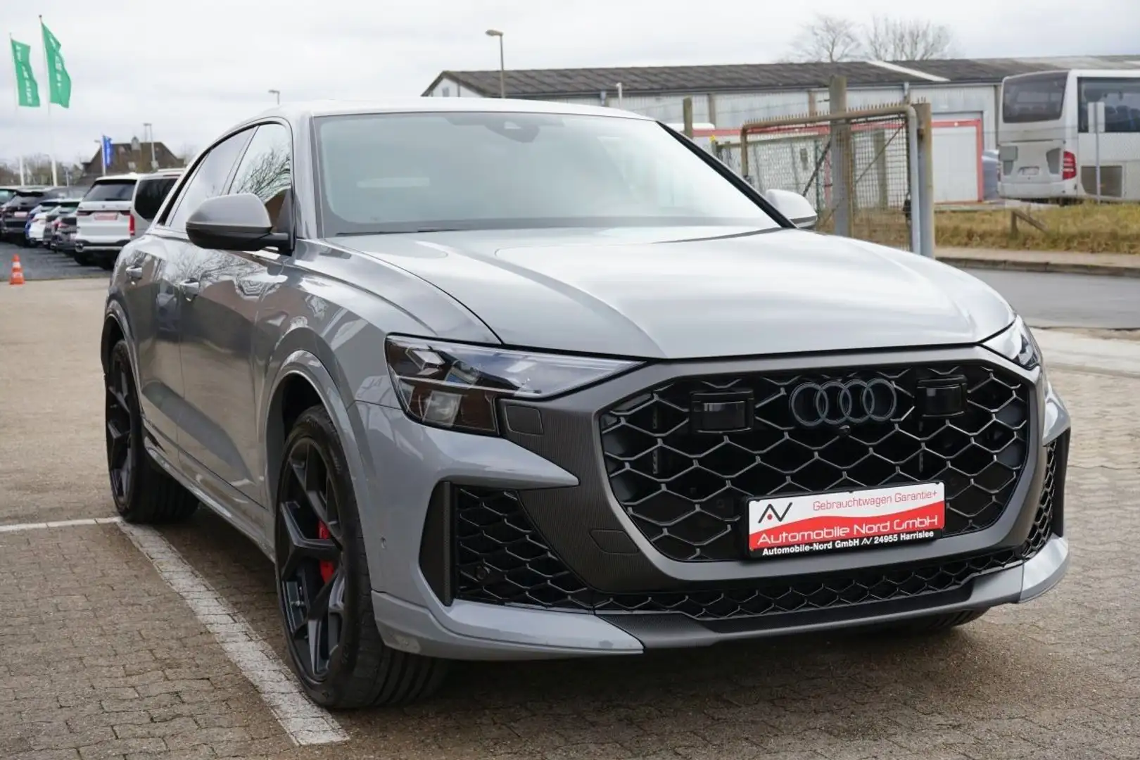 Audi RS Q8 Performance 4.0 TFSI Quattro Carbon 305 KMh Grau - 2
