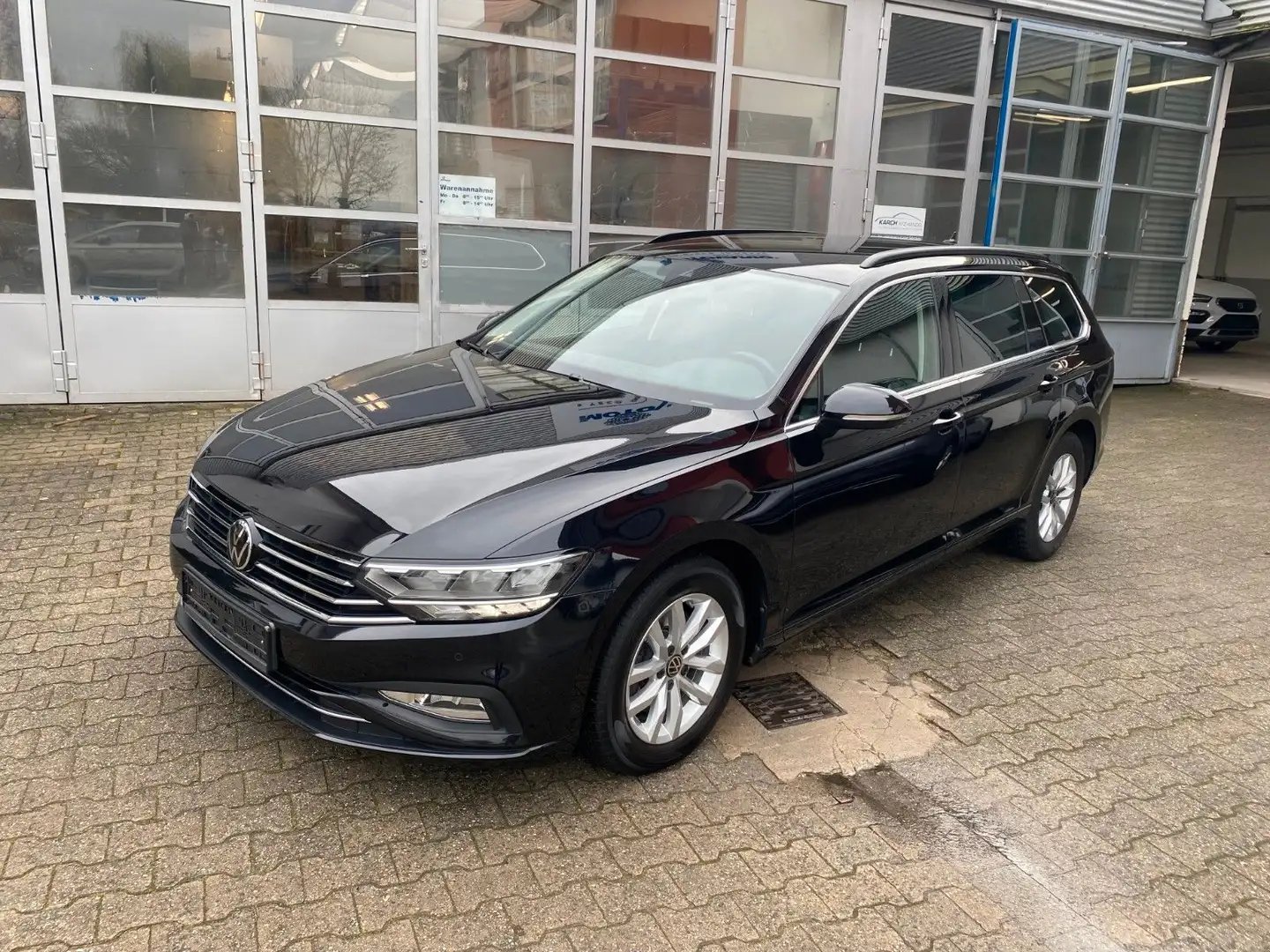 Volkswagen Passat Variant Business/Automatik/ACC/Navi/AHK Schwarz - 1