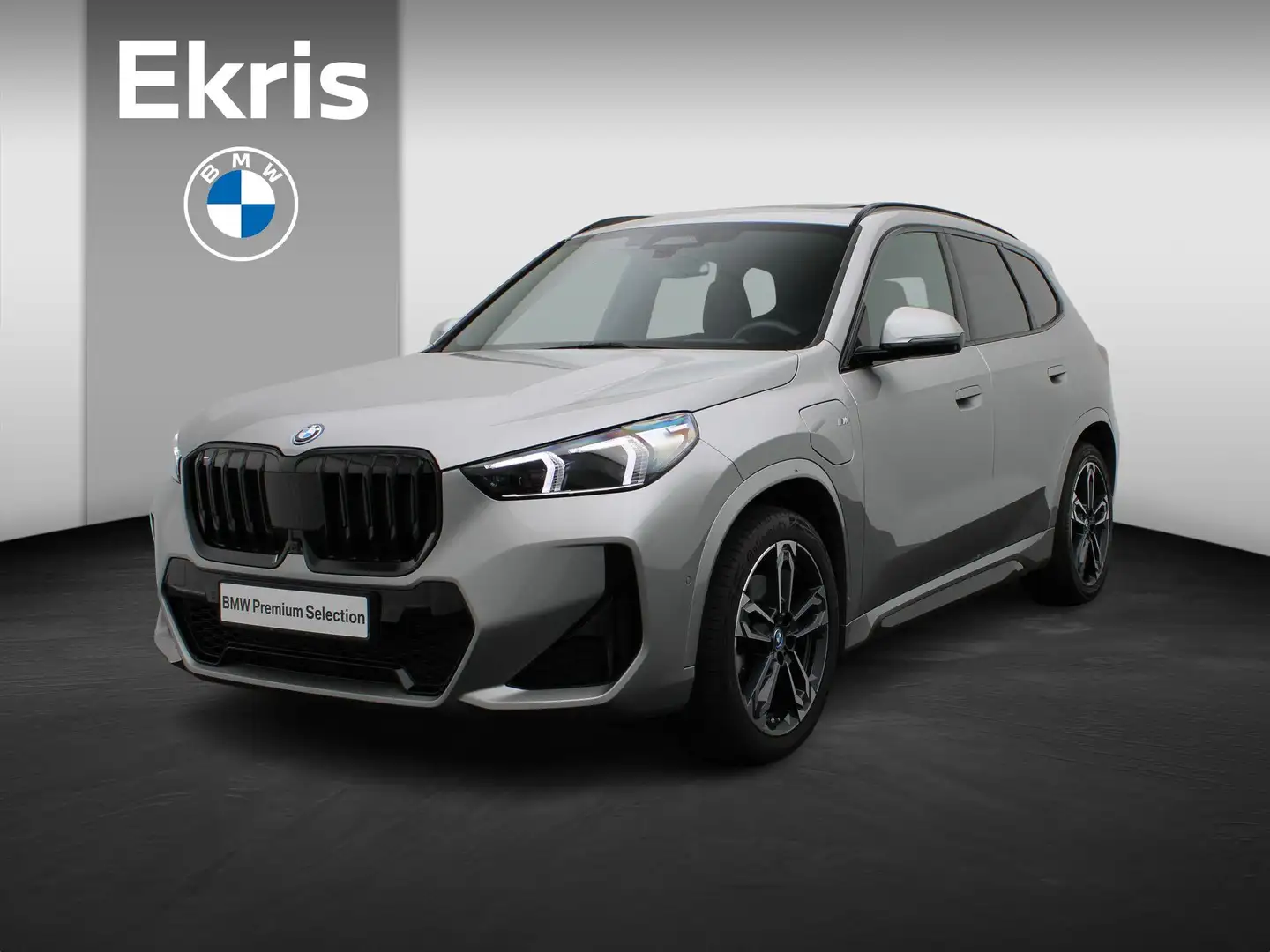 BMW X1 xDrive30e | M Sportpakket | Panodak | Trekhaak | H Zilver - 1