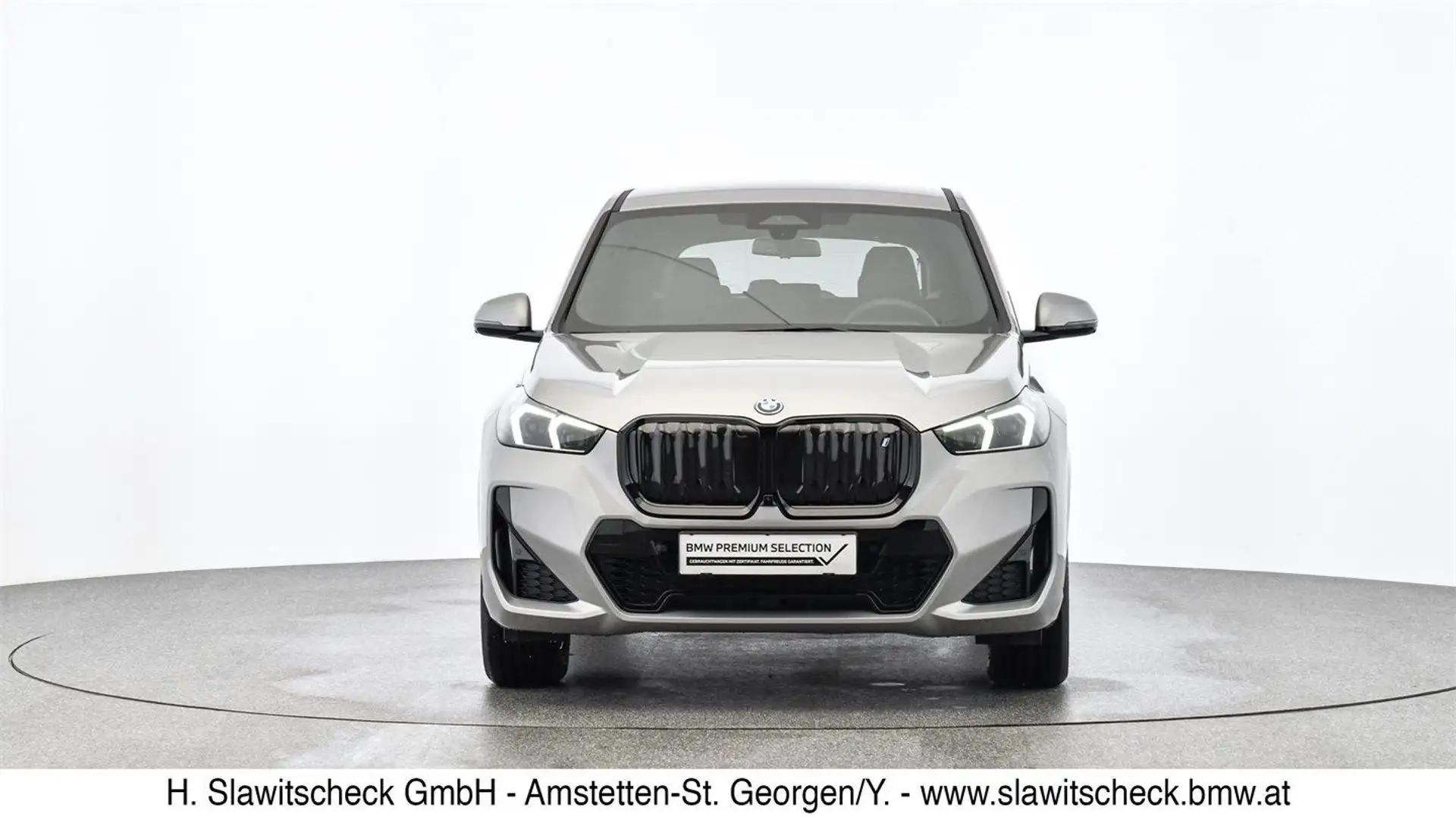 BMW iX1 xDrive30 U11 Silber - 2