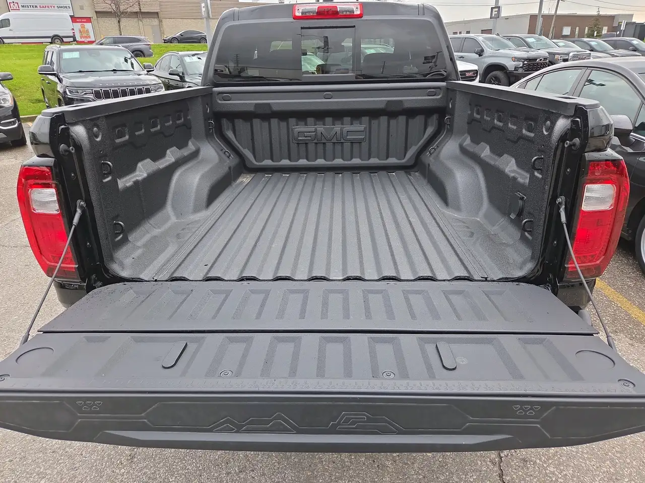 GMC Canyon photo GMC Canyon