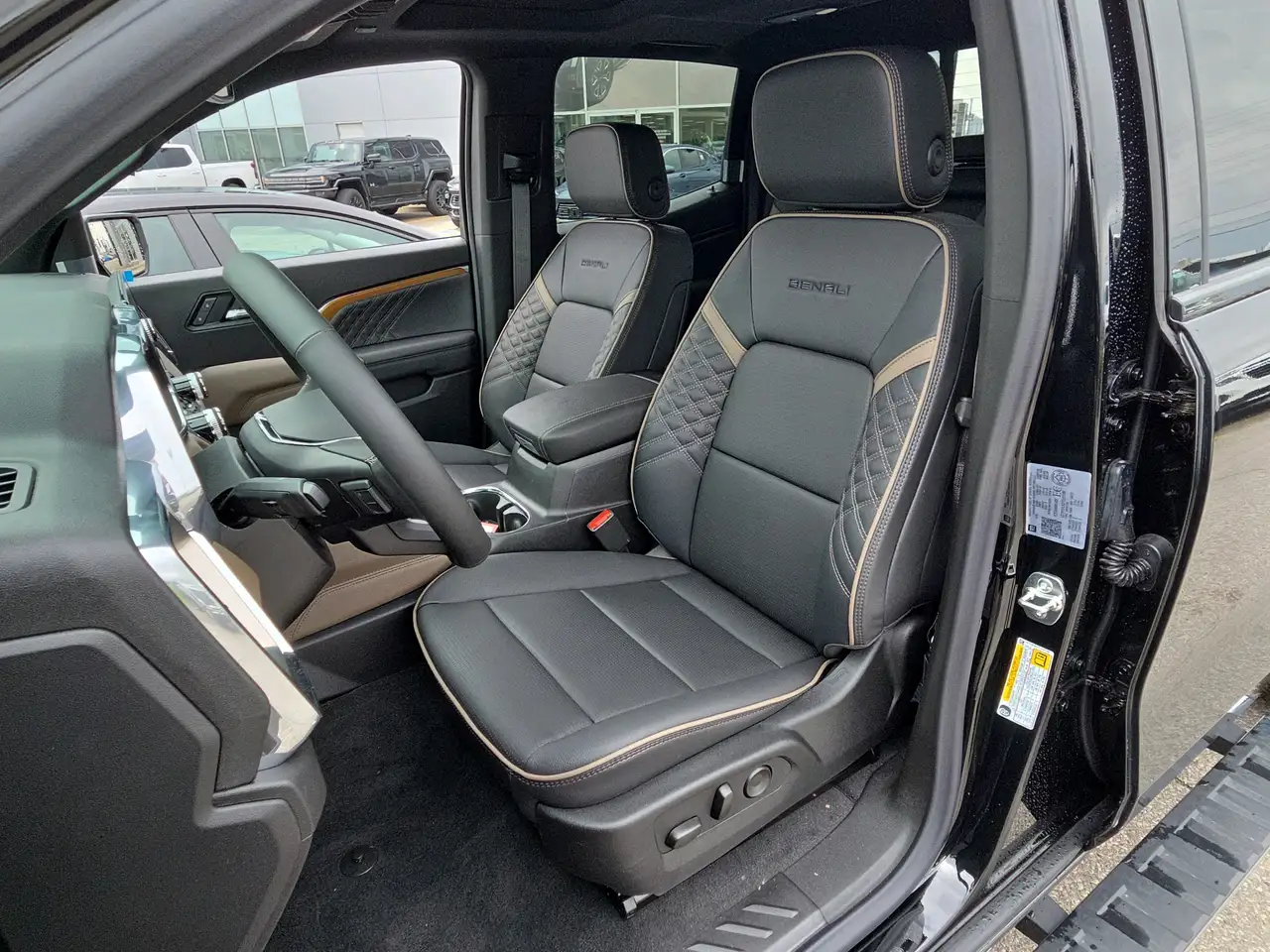 GMC Canyon photo GMC Canyon