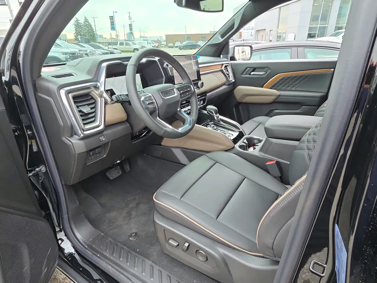 GMC Canyon photo GMC Canyon