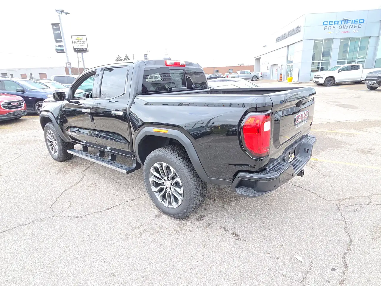 GMC Canyon photo GMC Canyon