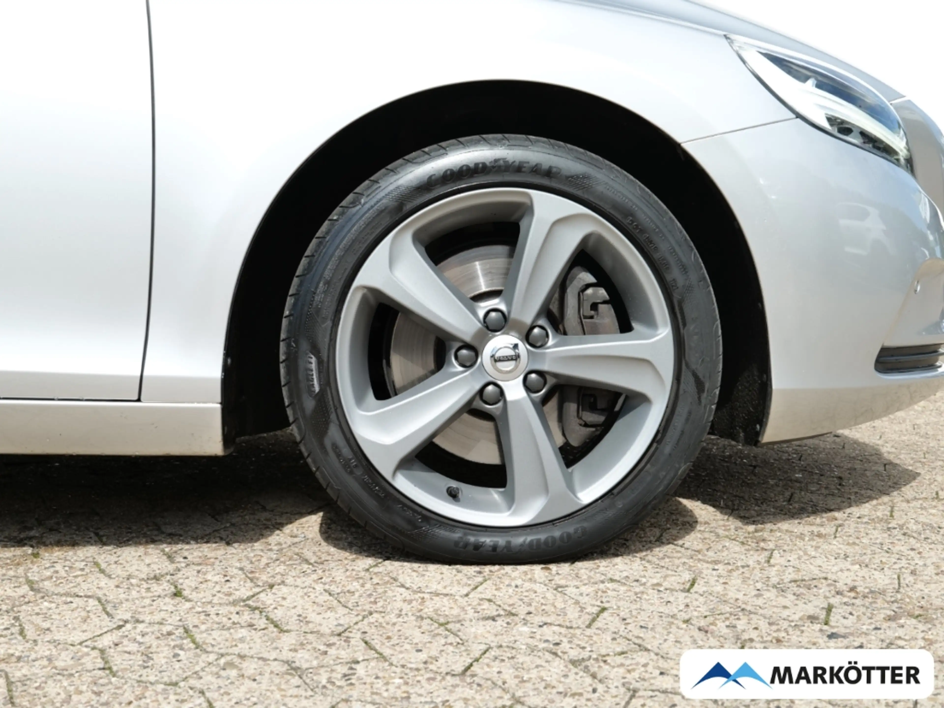 Volvo V40 D3 Momentum Style Navi/LED/Kamera/Winter-Paket — photo 4