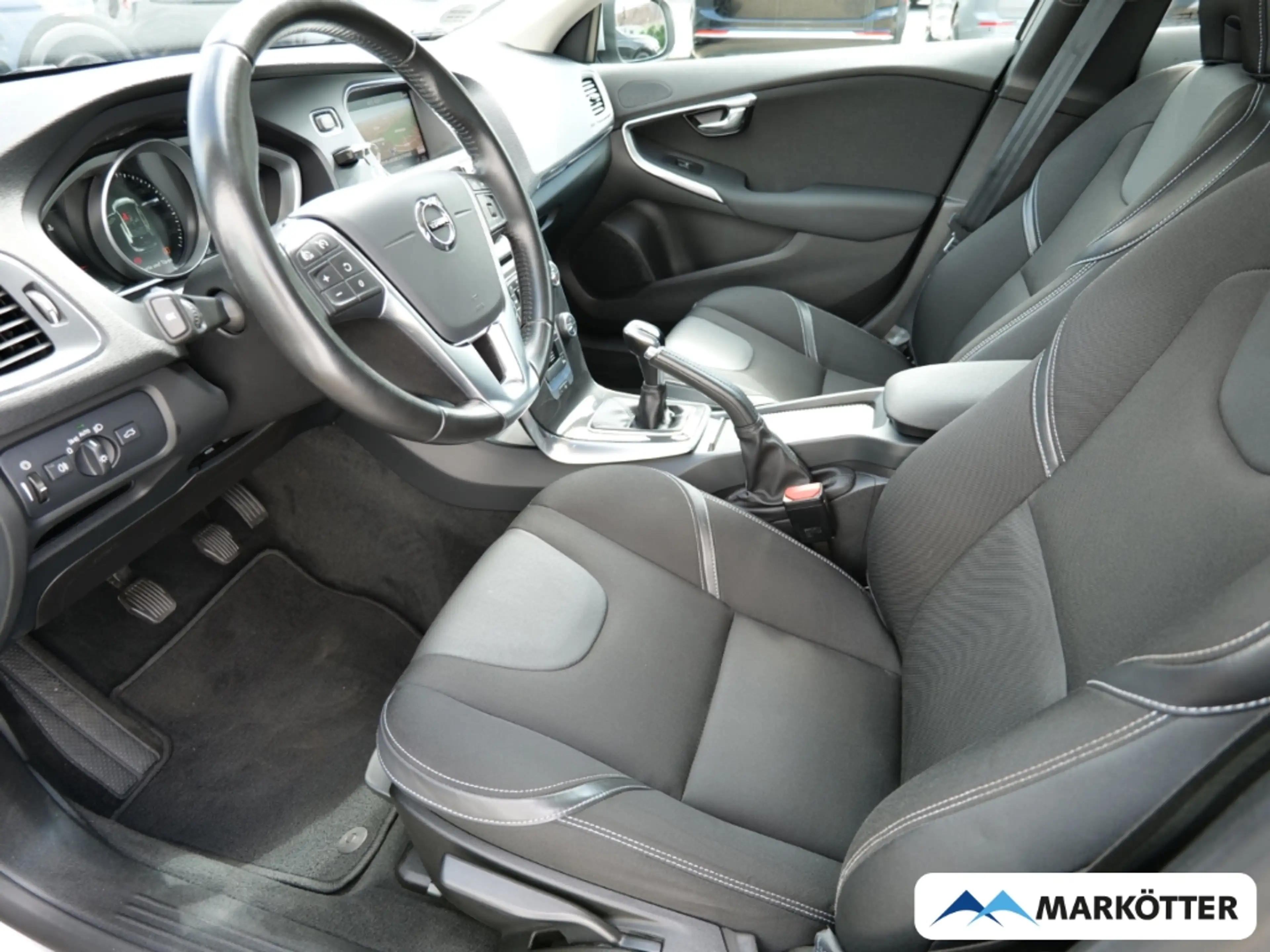 Volvo V40 D3 Momentum Style Navi/LED/Kamera/Winter-Paket — photo 7