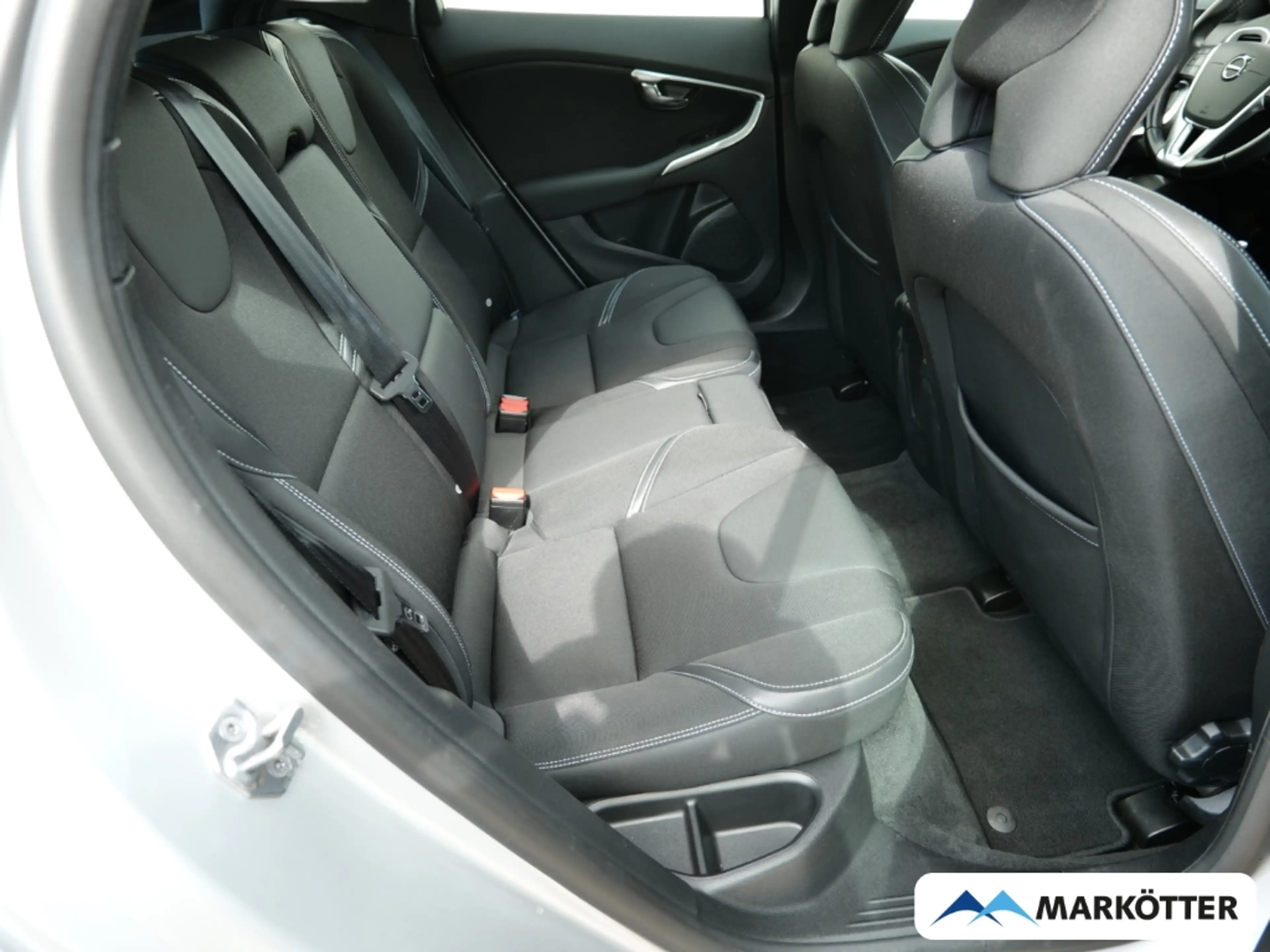 Volvo V40 D3 Momentum Style Navi/LED/Kamera/Winter-Paket — photo 10