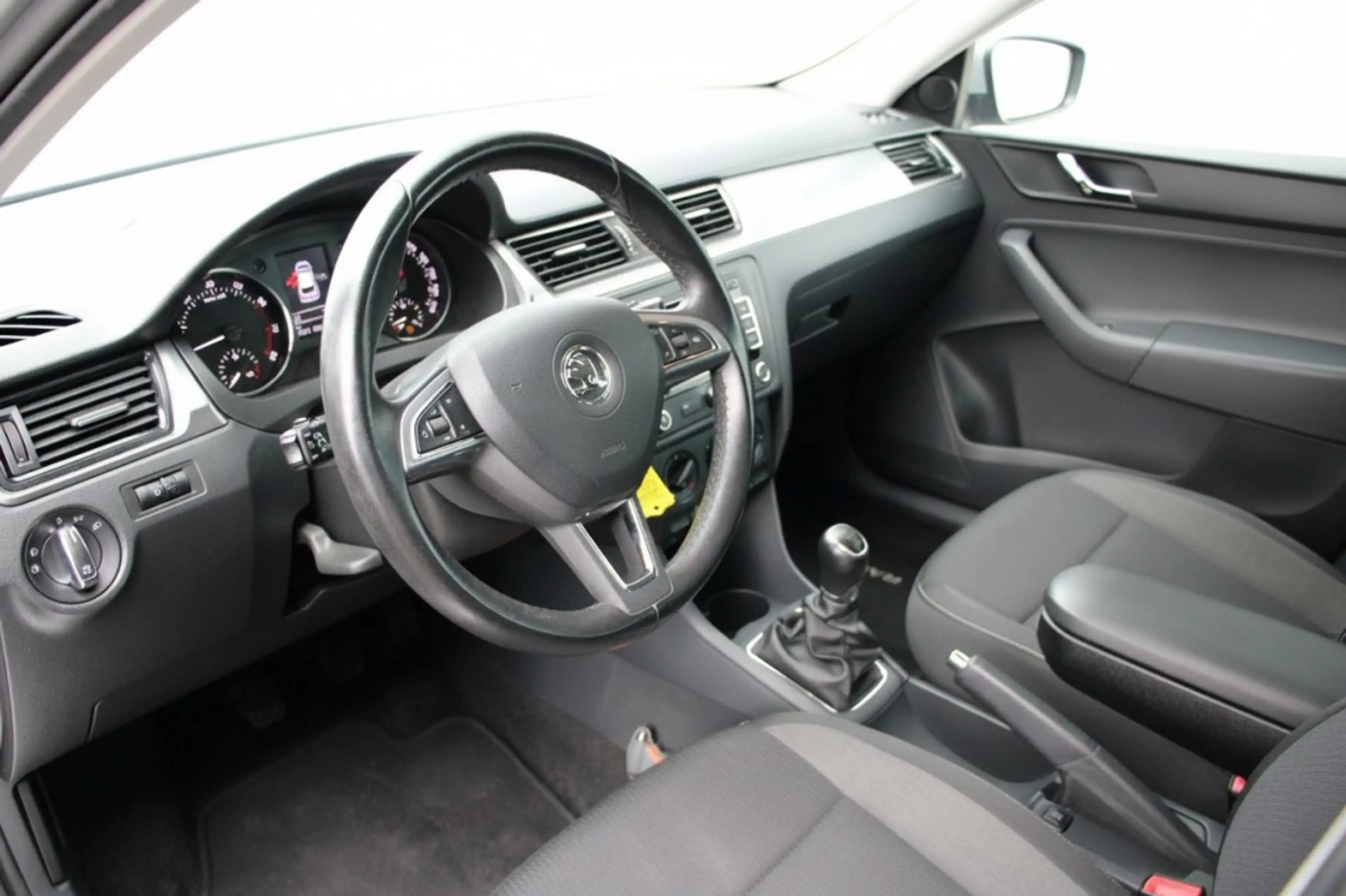 Skoda Rapid/Spaceback 1.2 TSI Grt Amb BL P — photo 11