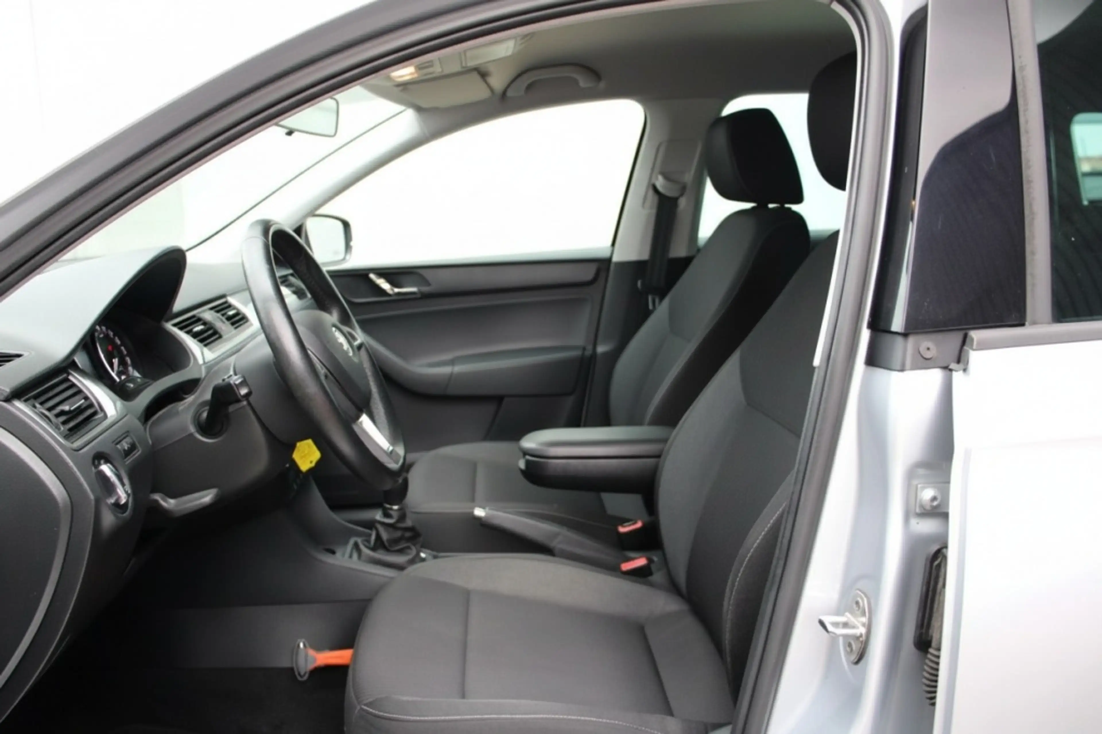 Skoda Rapid/Spaceback 1.2 TSI Grt Amb BL P — photo 12